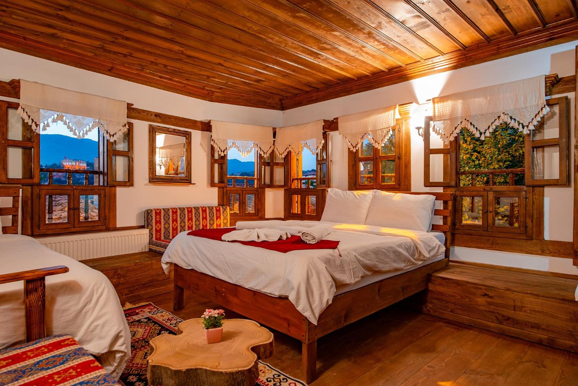 Triple Room with City View - Photo 9