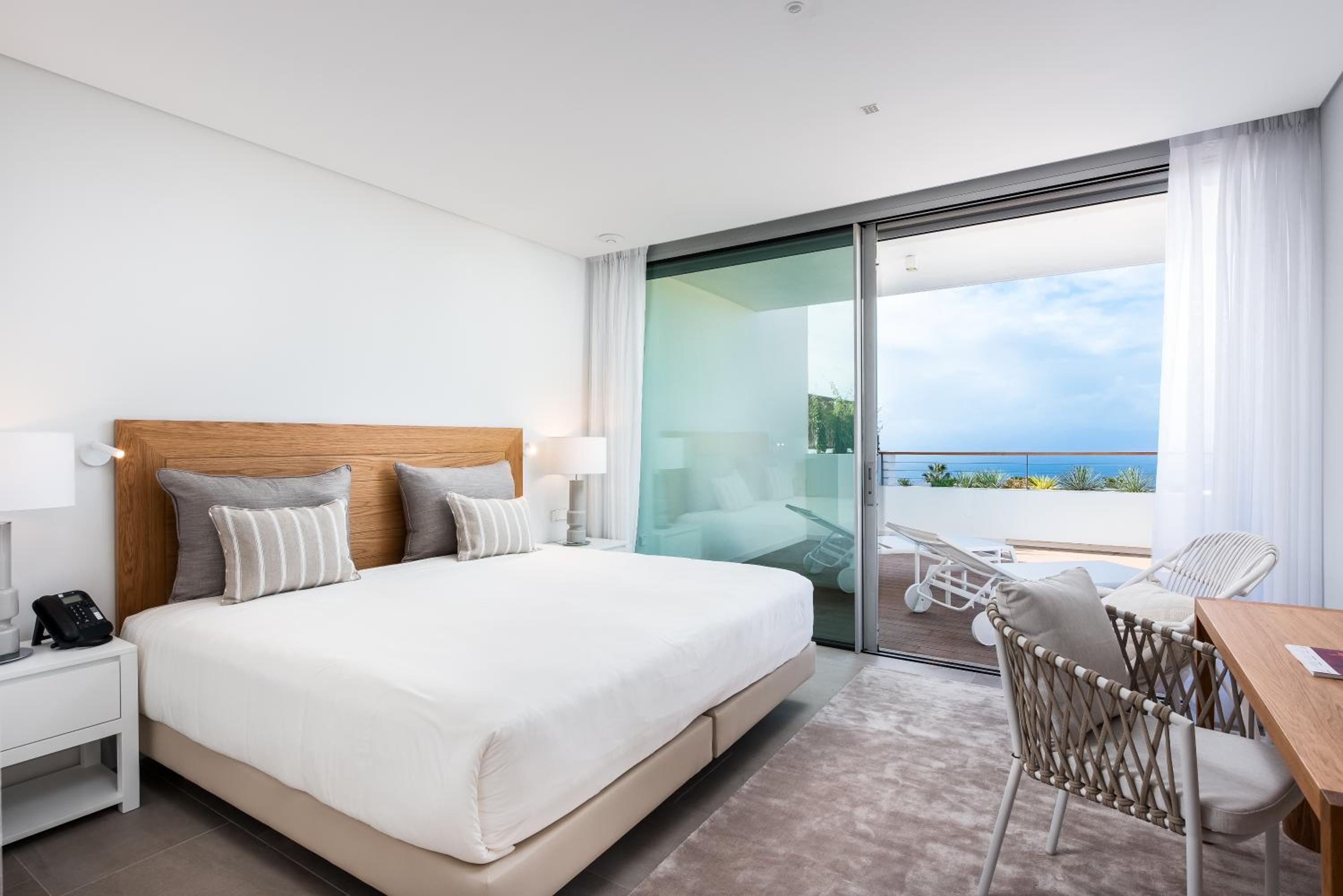 Two-Bedroom Suite with Sea View - Photo 11