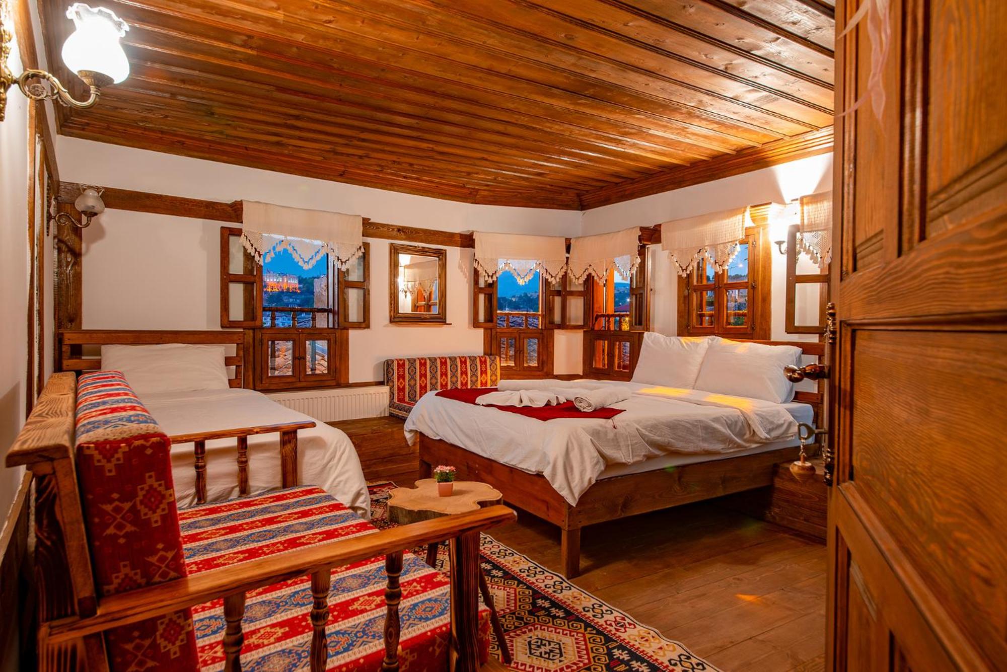 Triple Room with City View - Photo 8
