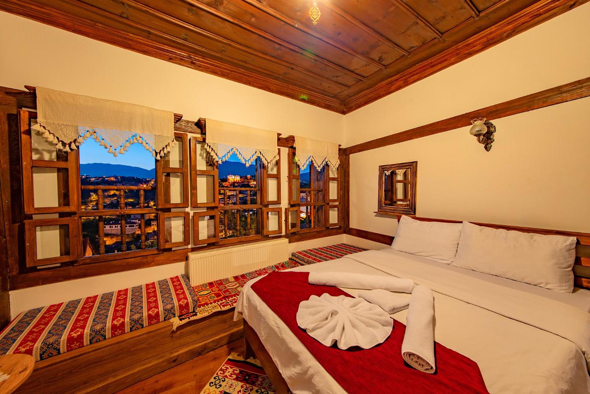 Triple Room with City View - Photo 6