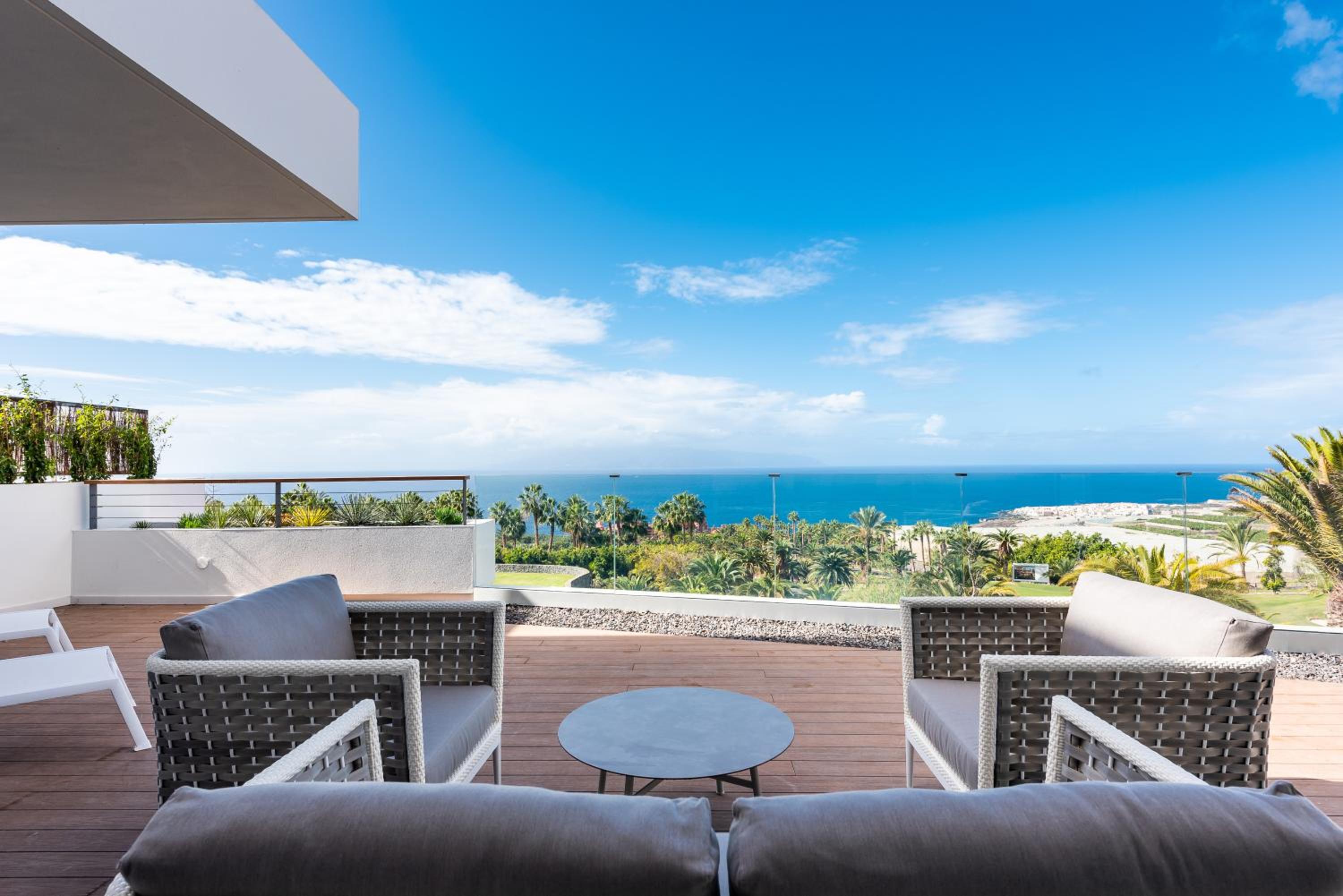 Two-Bedroom Suite with Sea View - Photo 34