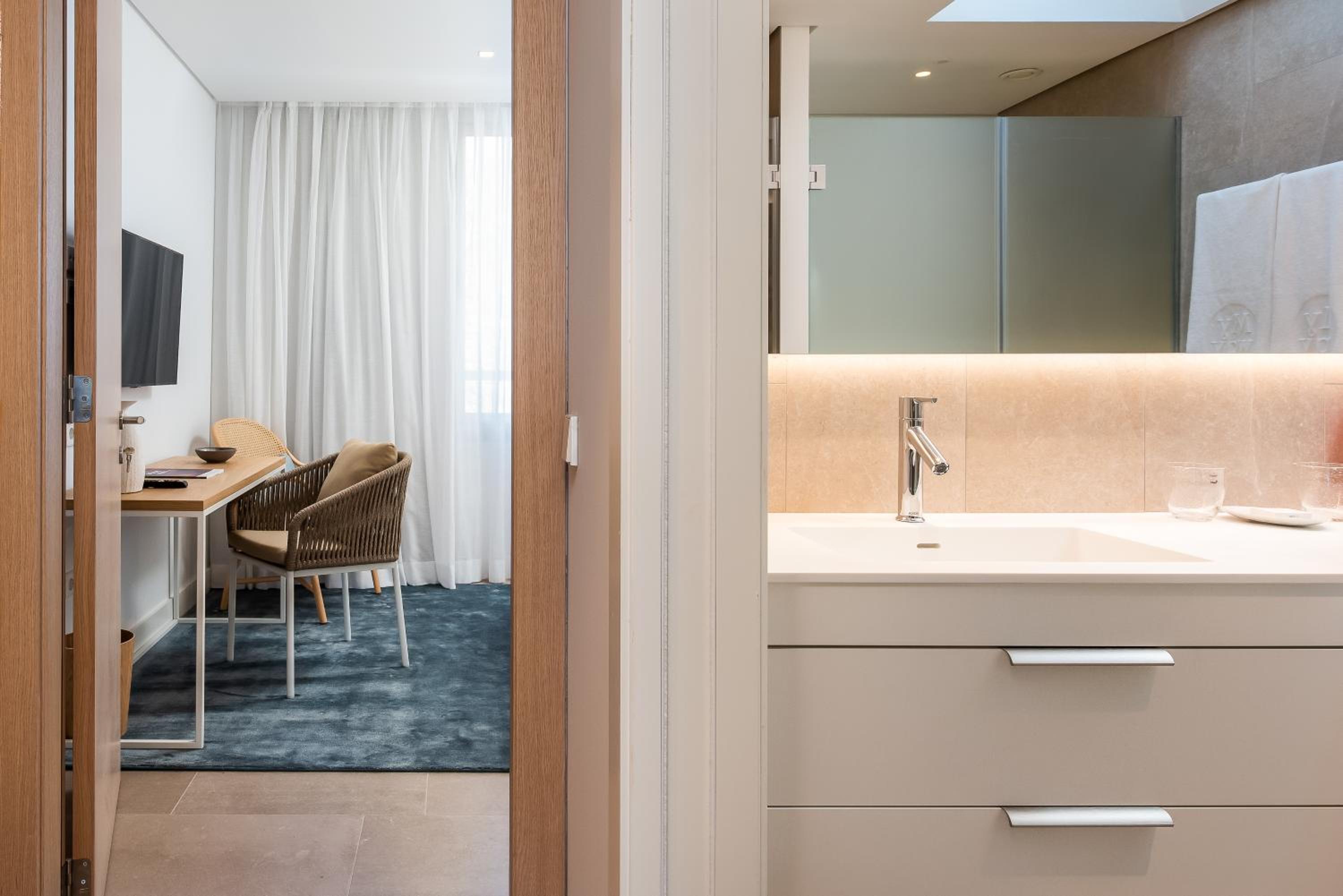 Three-Bedroom Suite with Sea View thumbnail 6