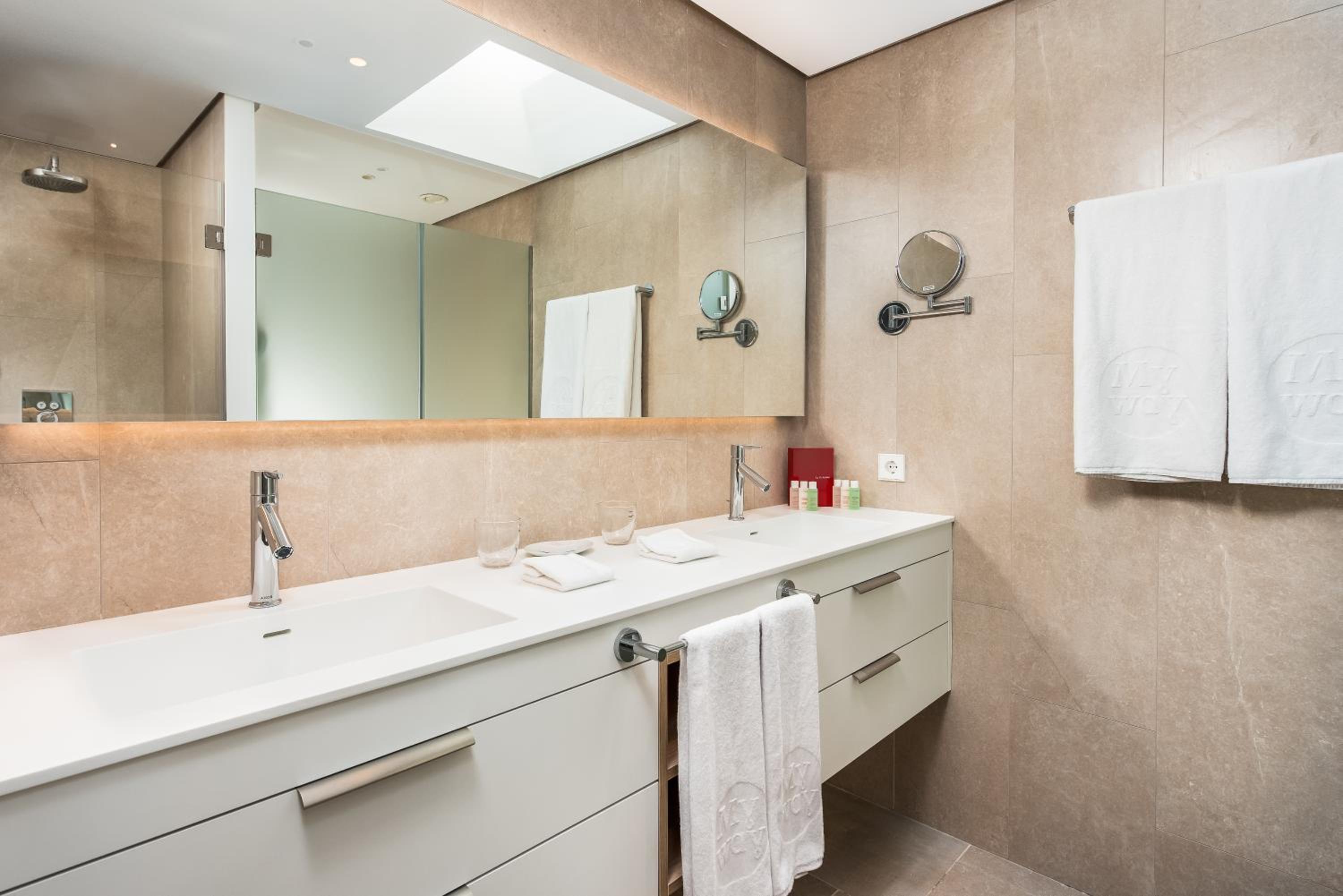 Three-Bedroom Suite with Sea View