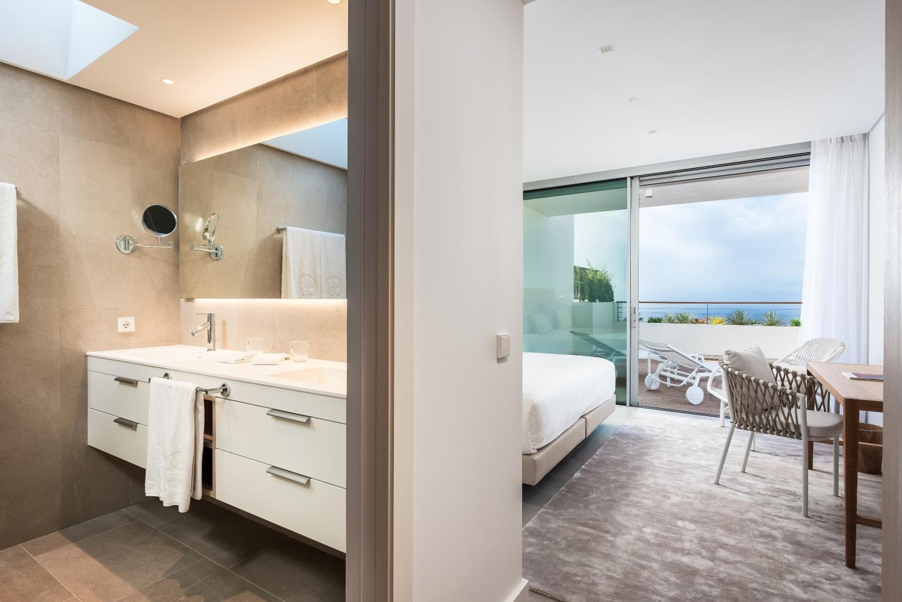Two-Bedroom Suite with Sea View - Photo 44