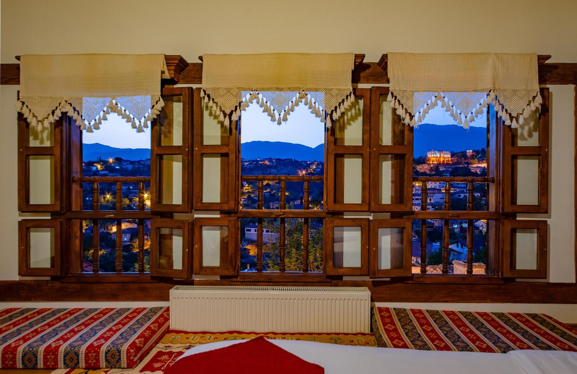 Triple Room with City View - Photo 4