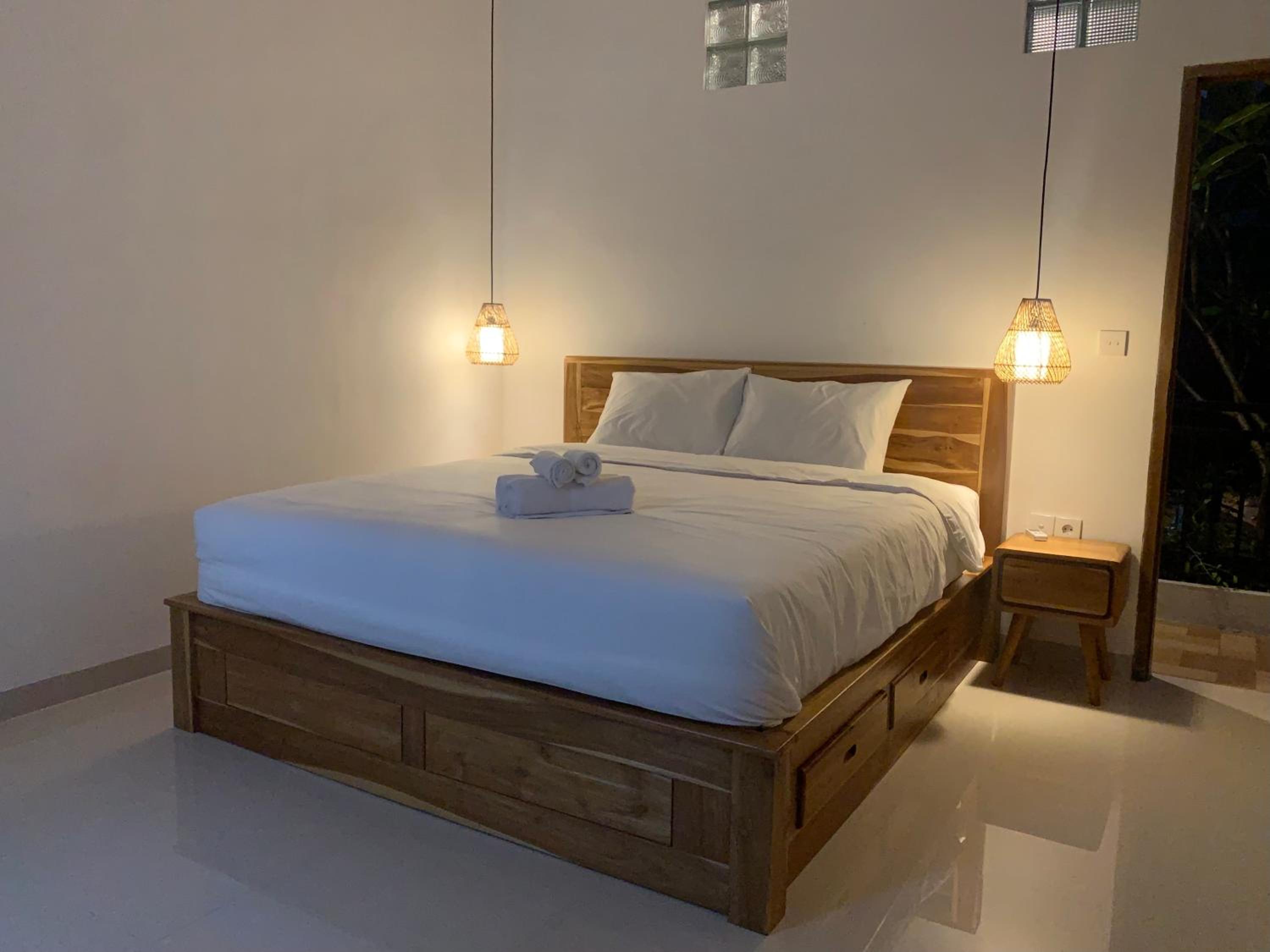 King Room with Balcony - Photo 8