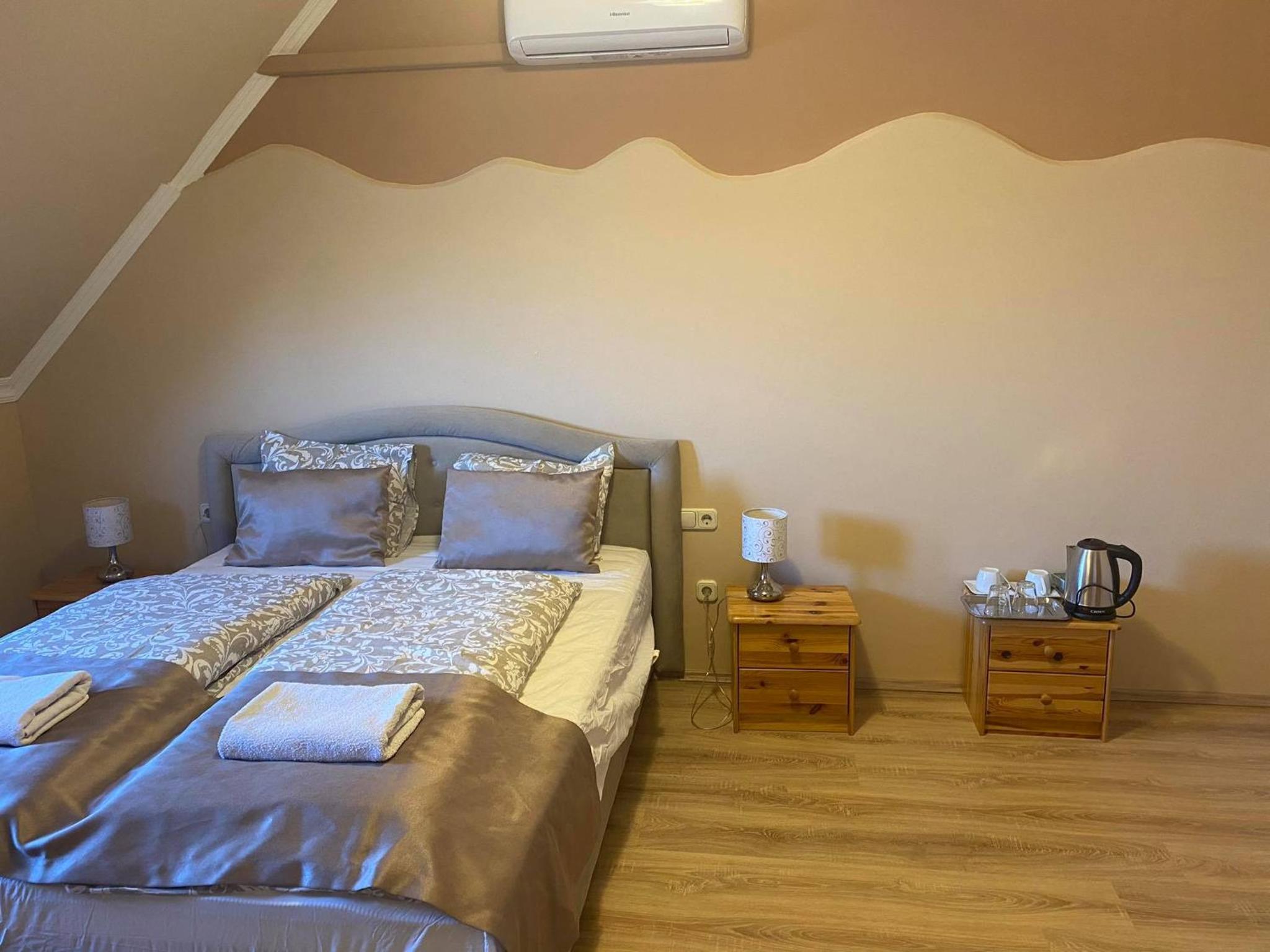 Triple Room with Lake View - Photo 1