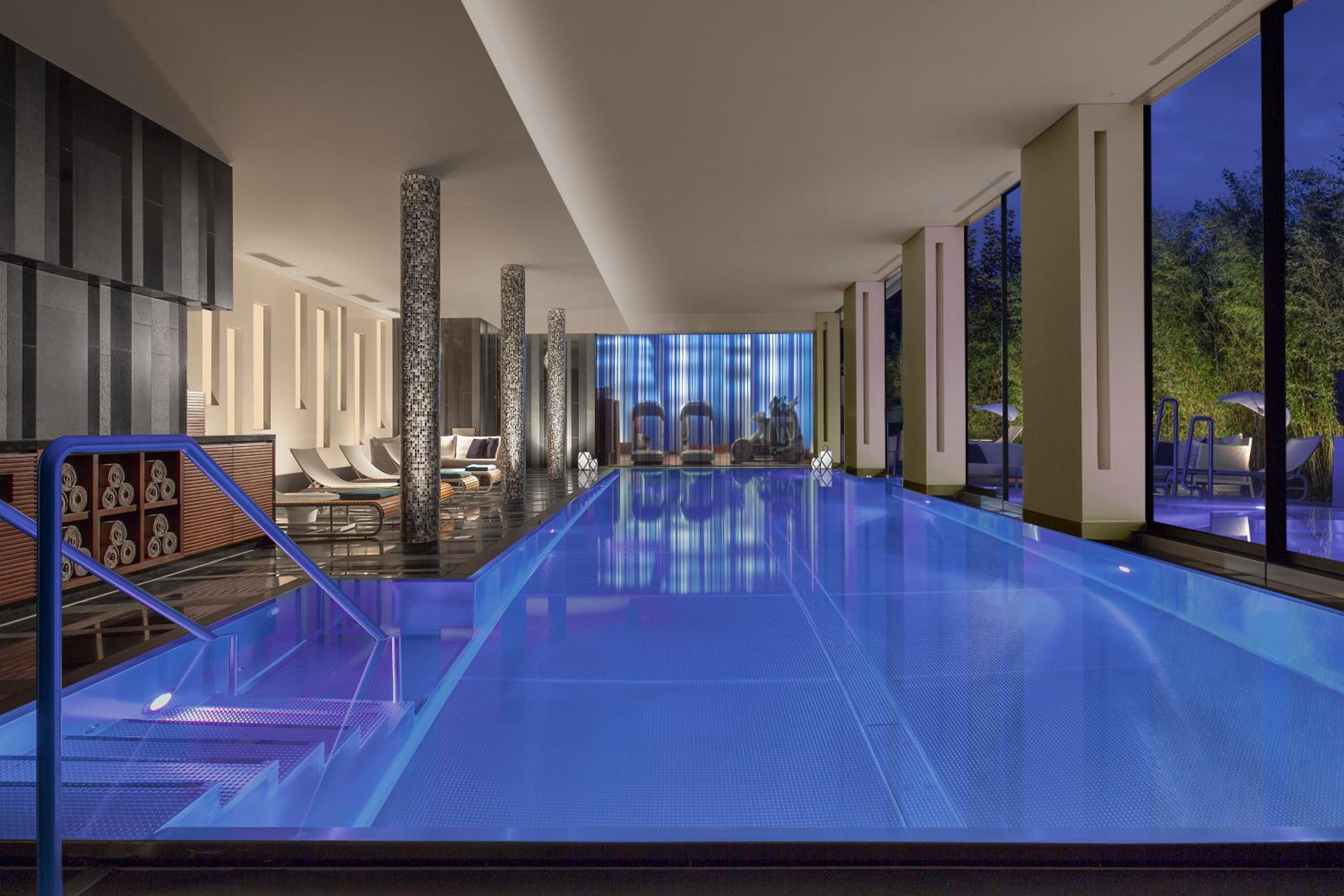 Executive Room, Terrace (Savoy) thumbnail 6