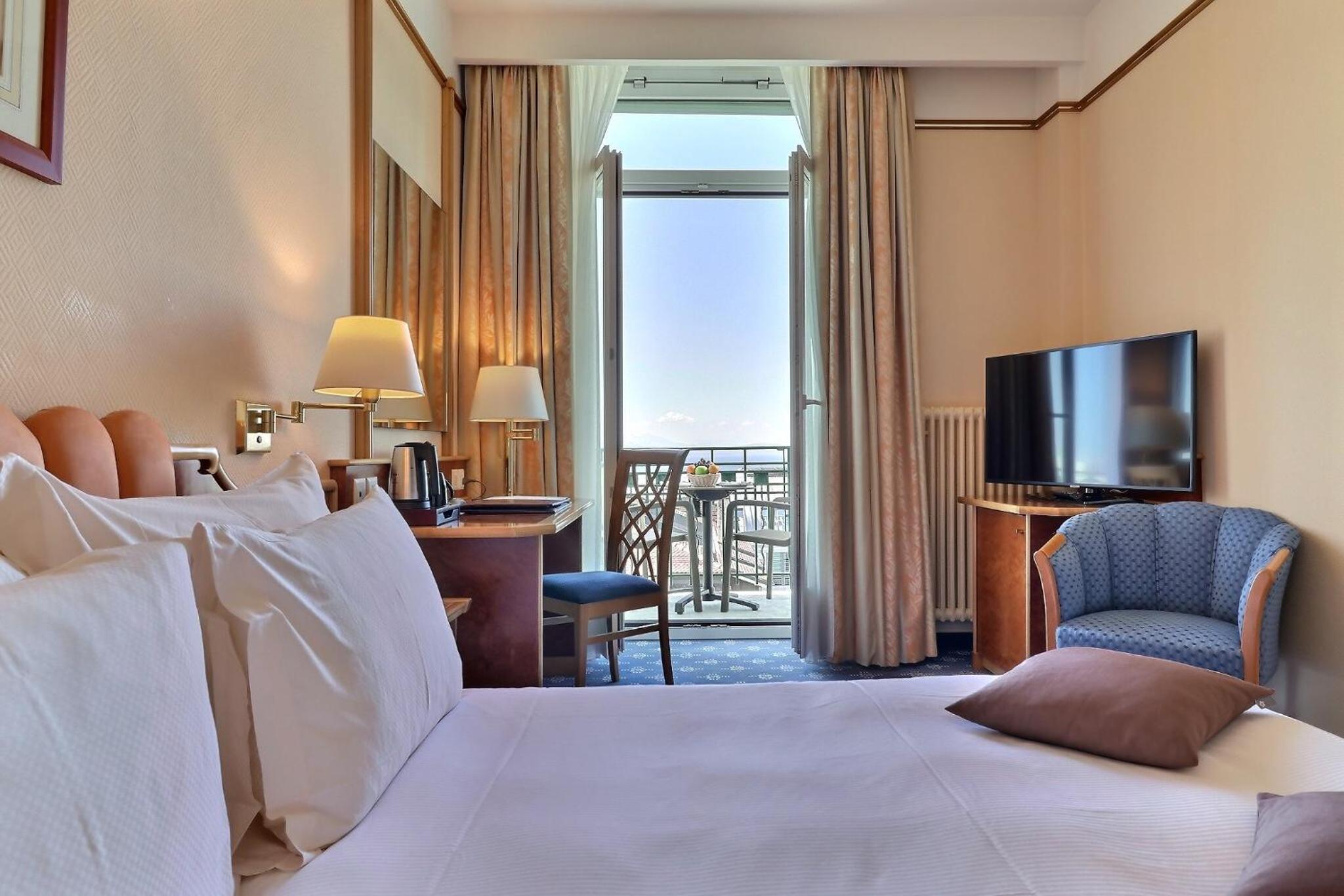 Superior Double or Twin Room with Lake View