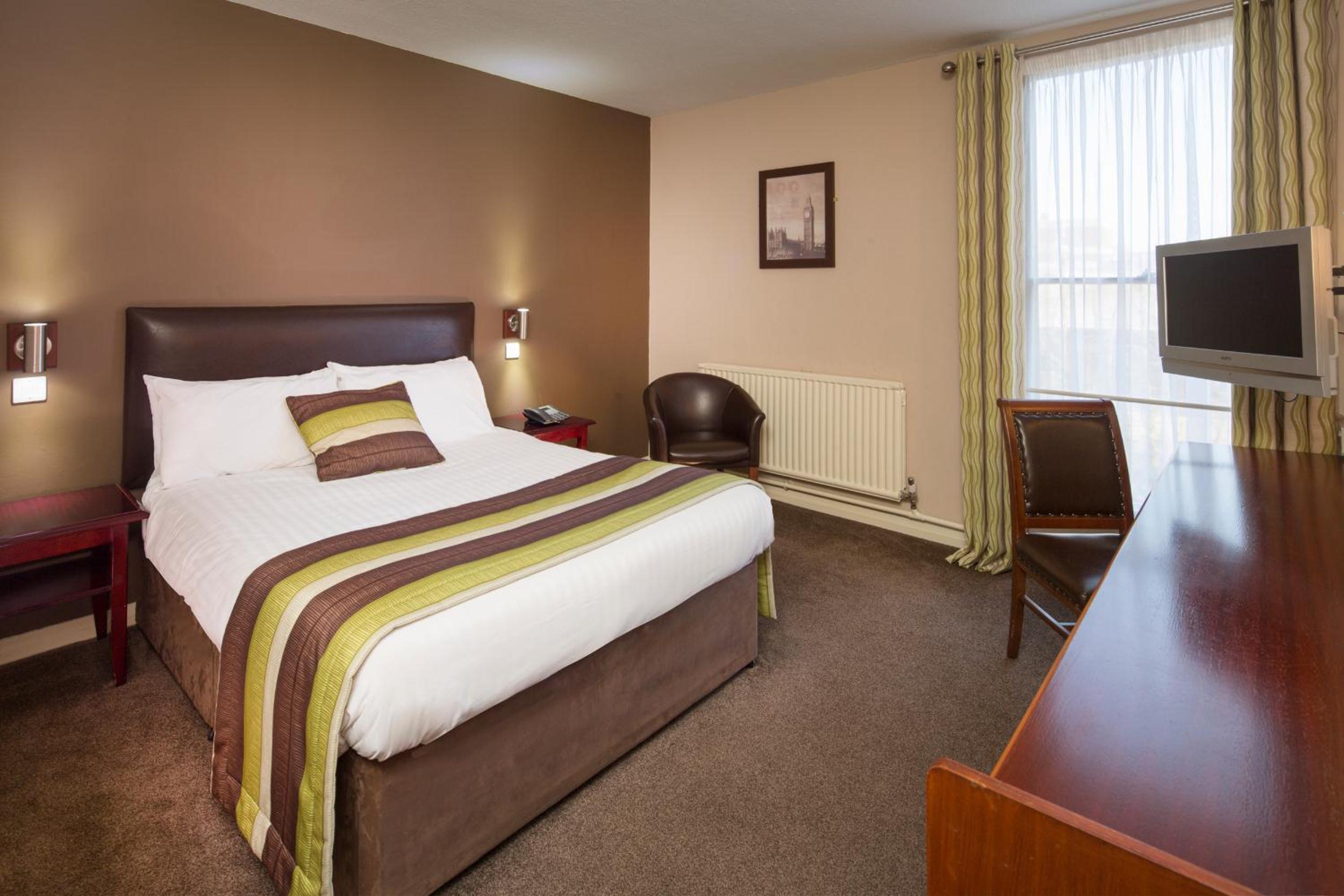Standard Double Room with Double Bed - Non-Smoking - Photo 4