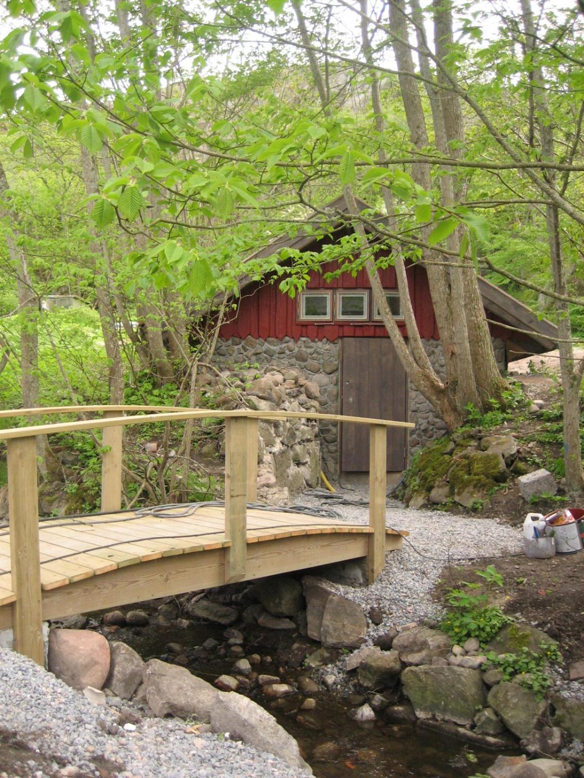 Small cottage with toilet in separate building photo 3