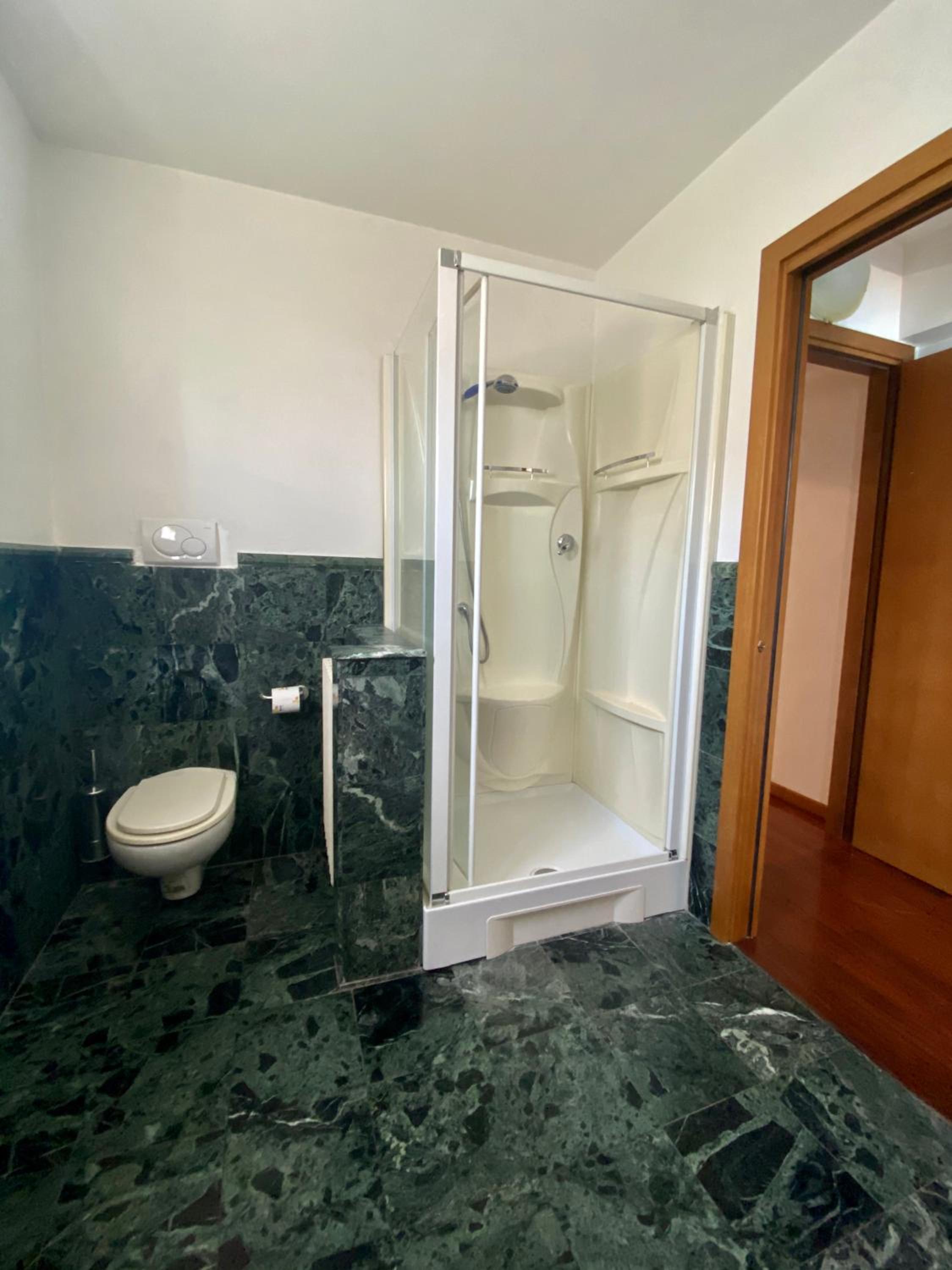 Double Room with Lake View - Photo 5