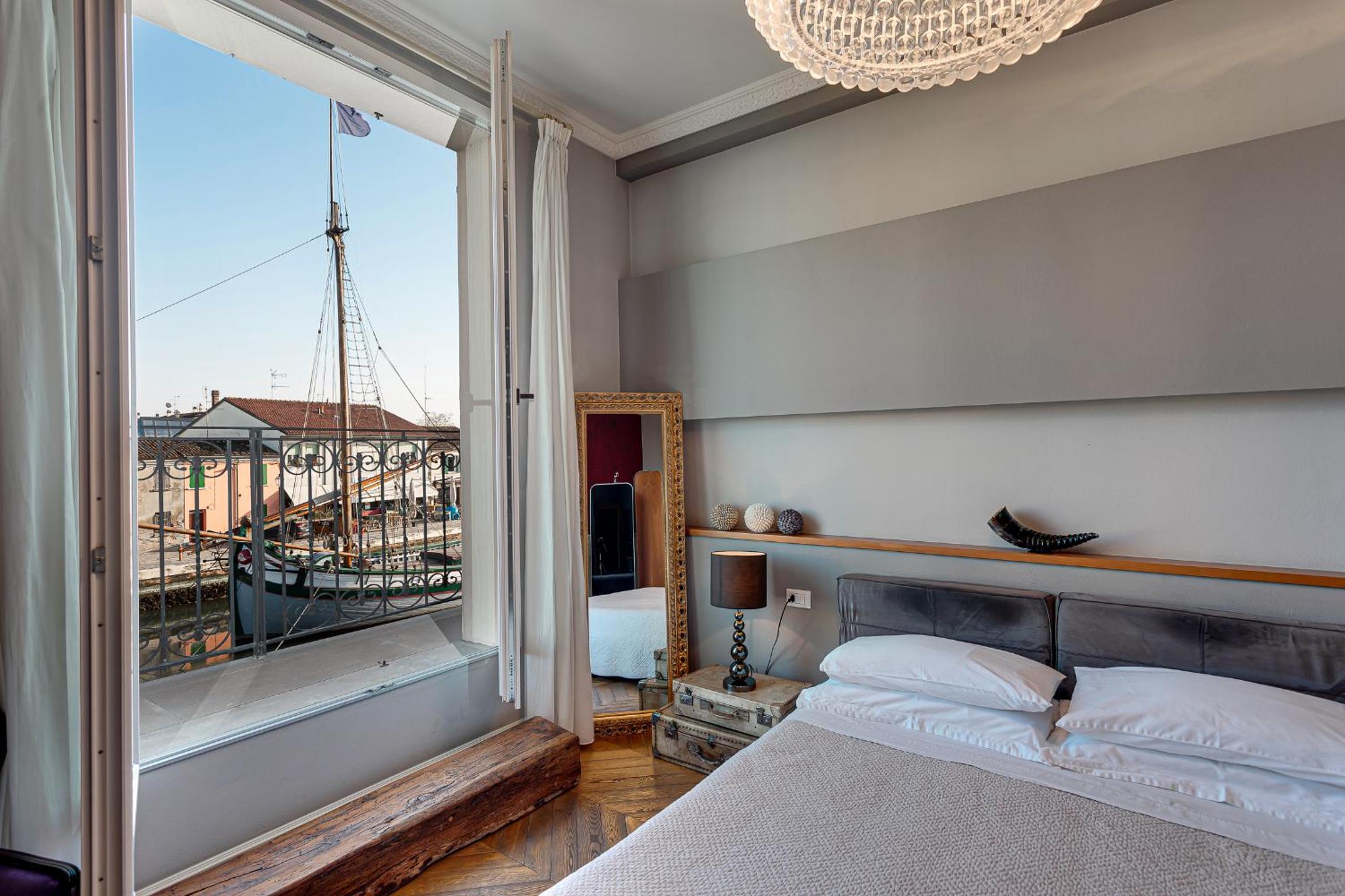 Superior Double Room with Balcony - Photo 4