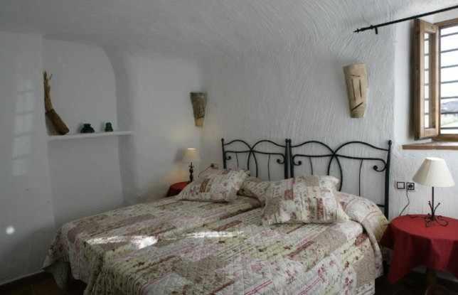 Cave (4 Adults) - Photo 1