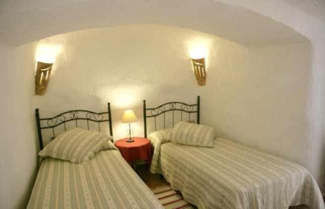 Cave (4 Adults) - Photo 11
