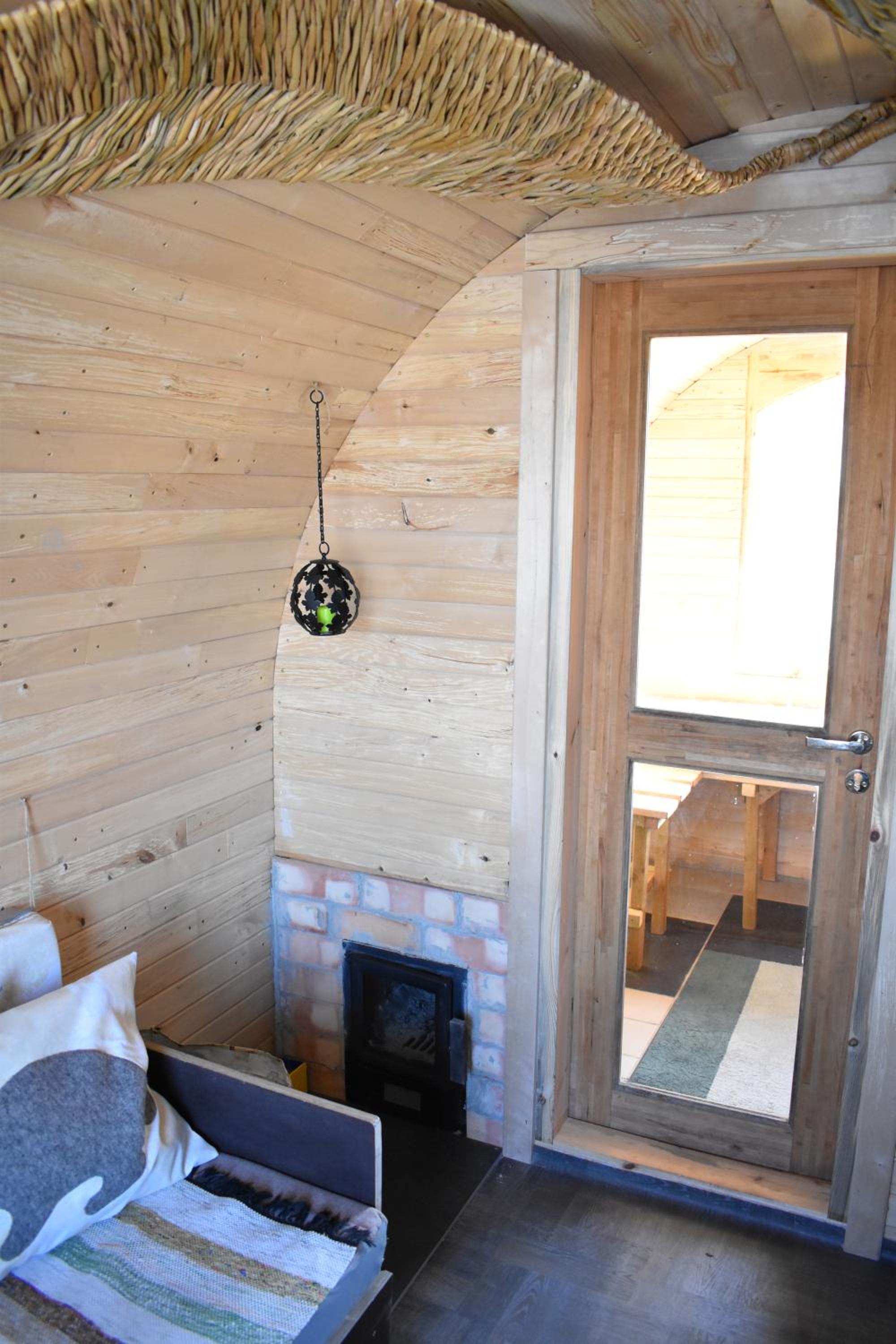 Mobile Home - Photo 11