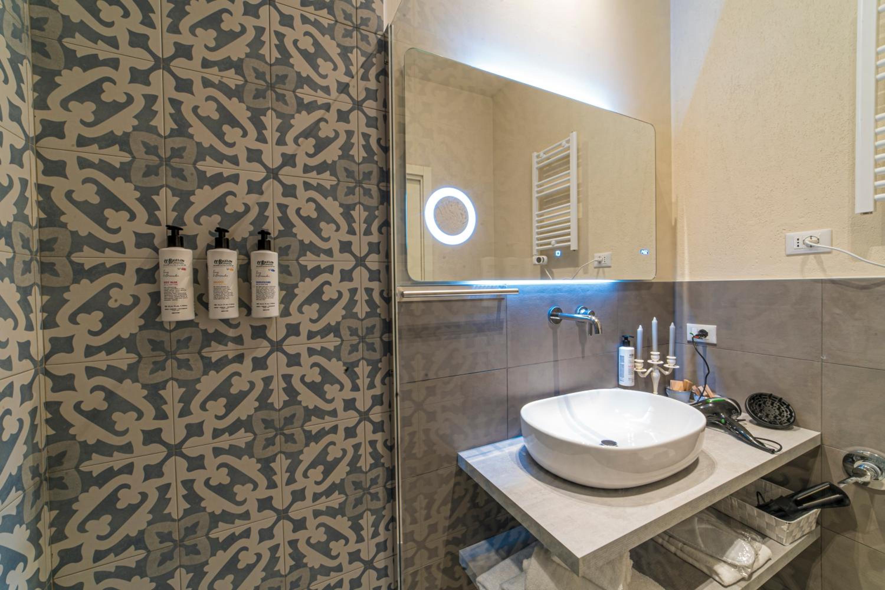 Superior Deluxe Double or Twin Room  - Photo 10