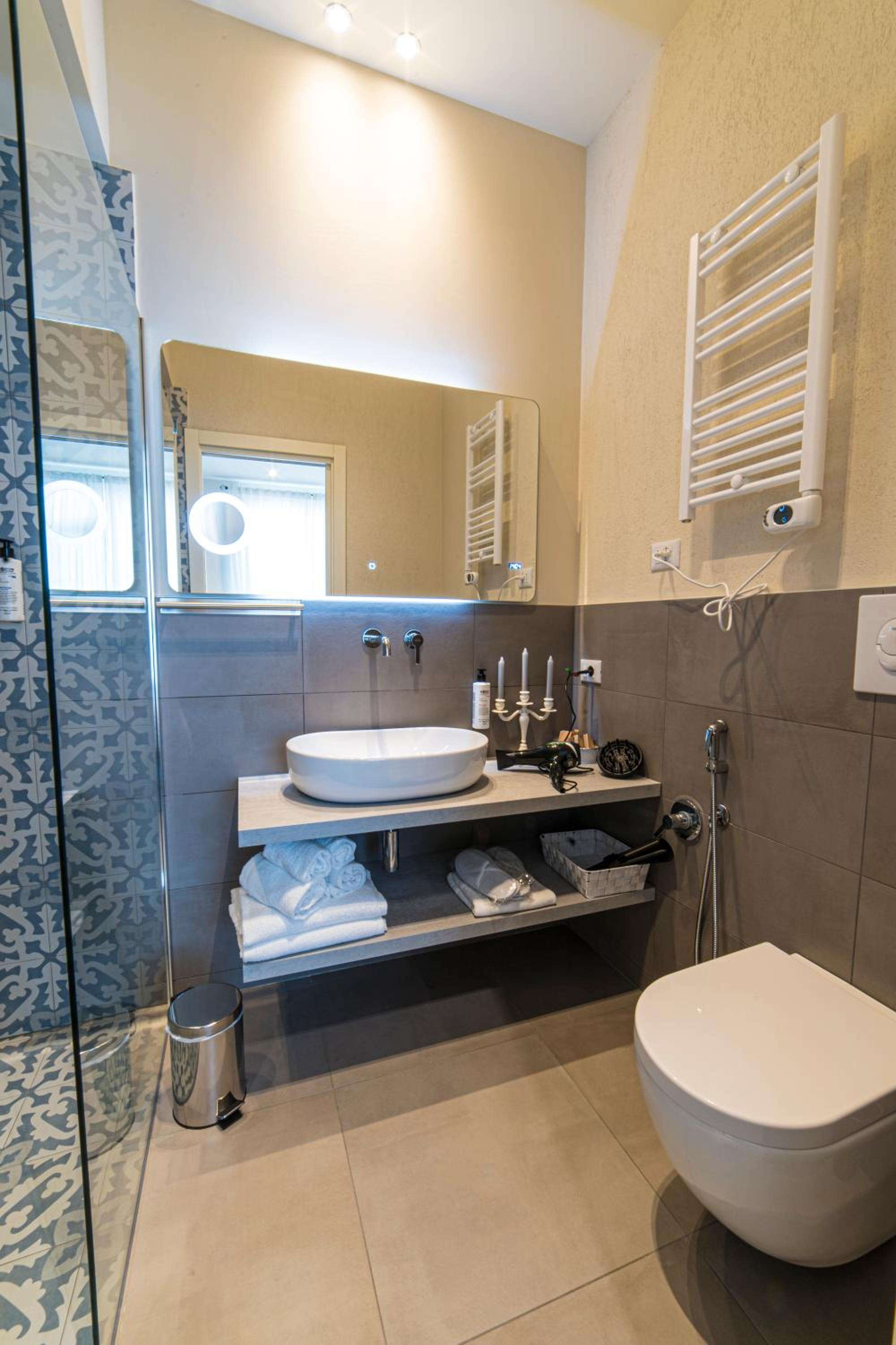 Superior Deluxe Double or Twin Room  - Photo 11