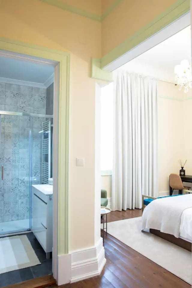 Deluxe Double Room with Side Sea View - Photo 10