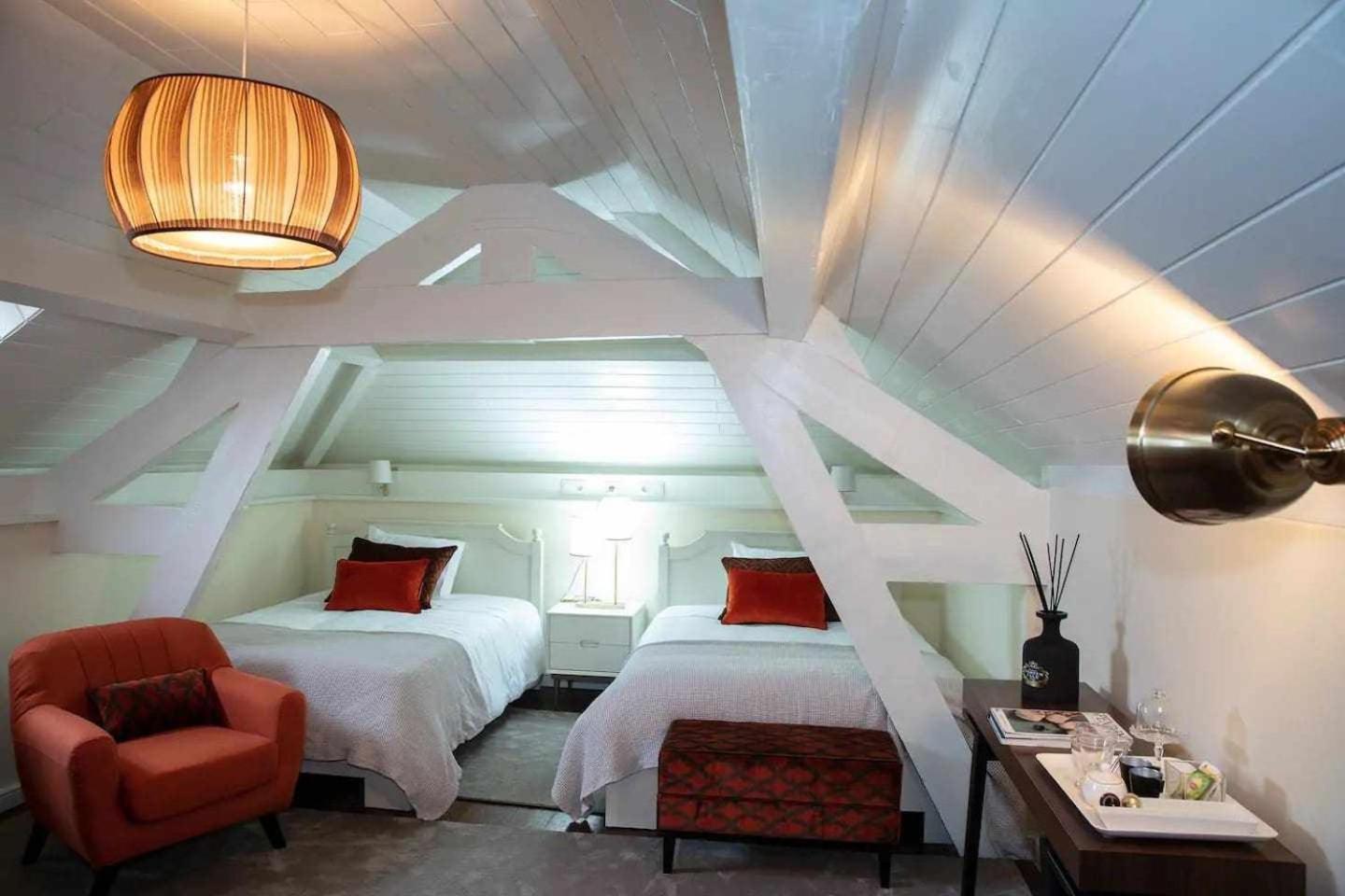 Deluxe Double Room with Side Sea View - Photo 12