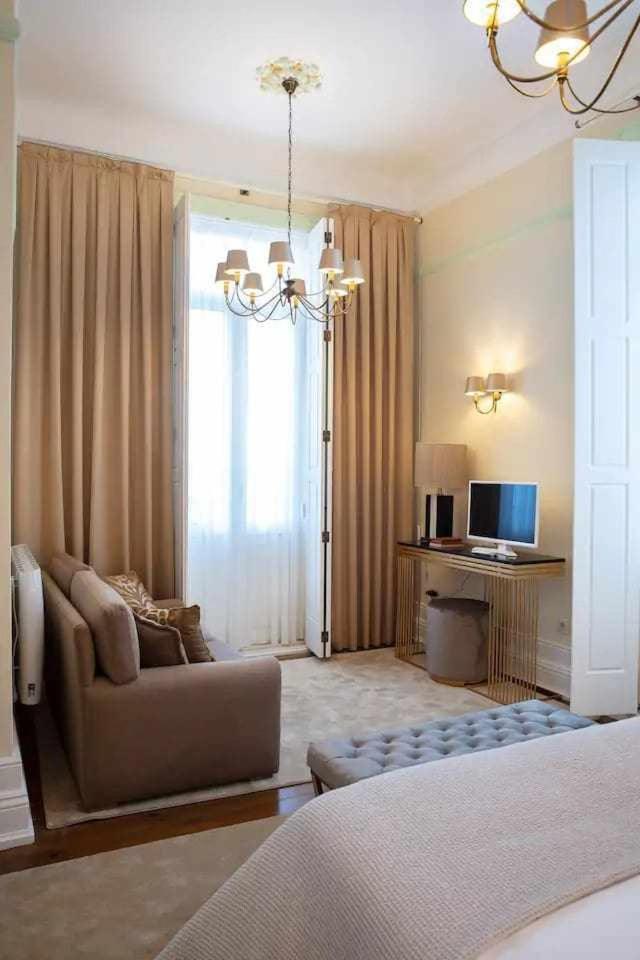 Deluxe Double Room with Balcony and Sea View - Photo 18