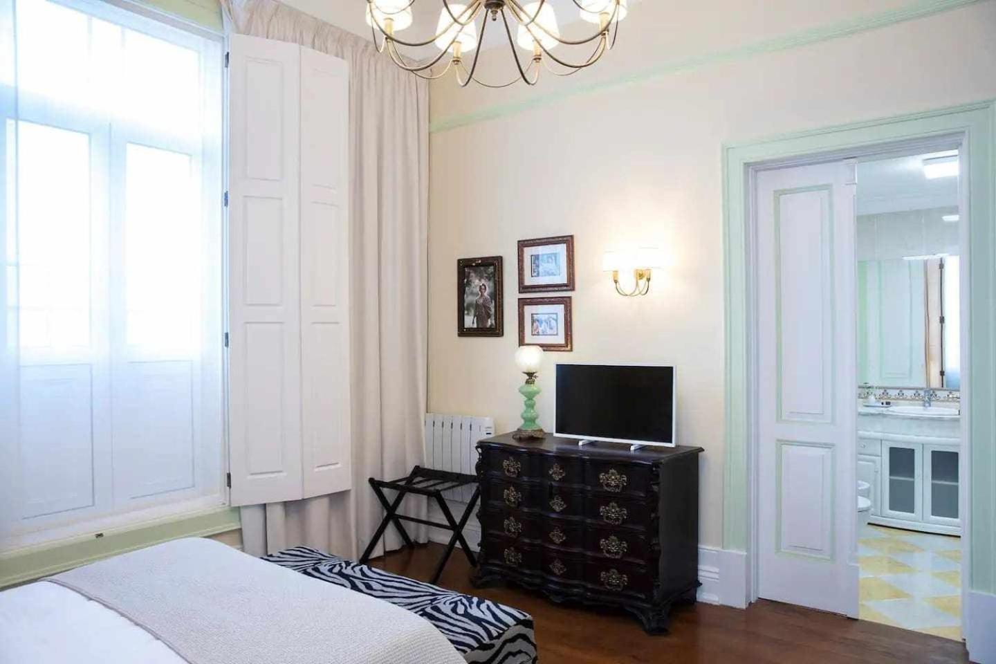 Deluxe Double Room with Balcony and Sea View - Photo 14