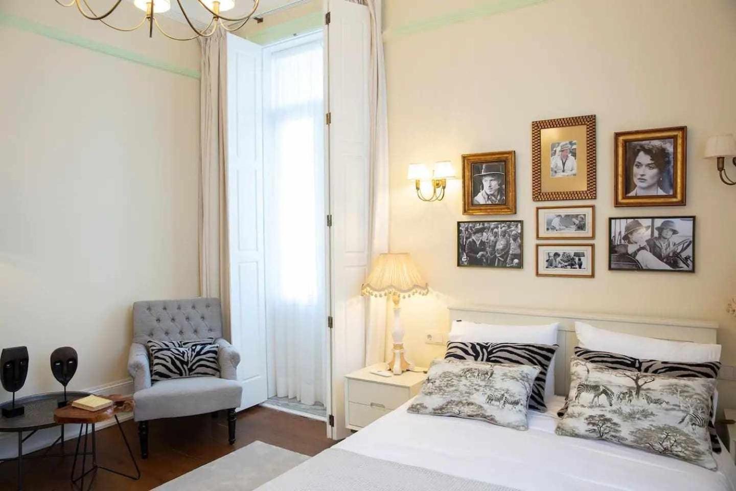 Deluxe Double Room with Balcony and Sea View - Photo 13