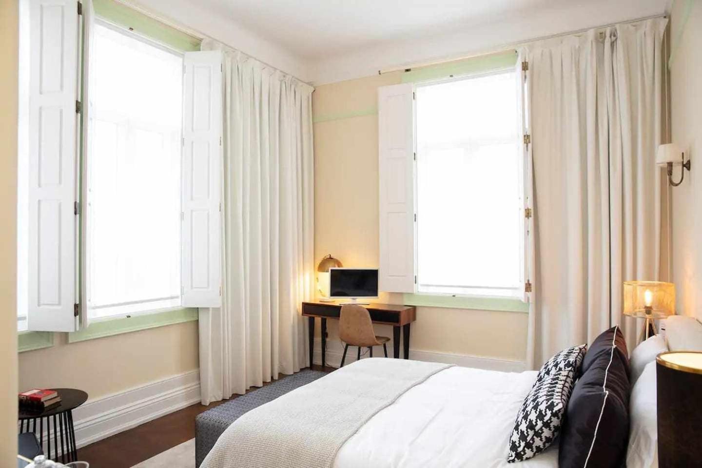 Deluxe Double Room with Side Sea View - Photo 37