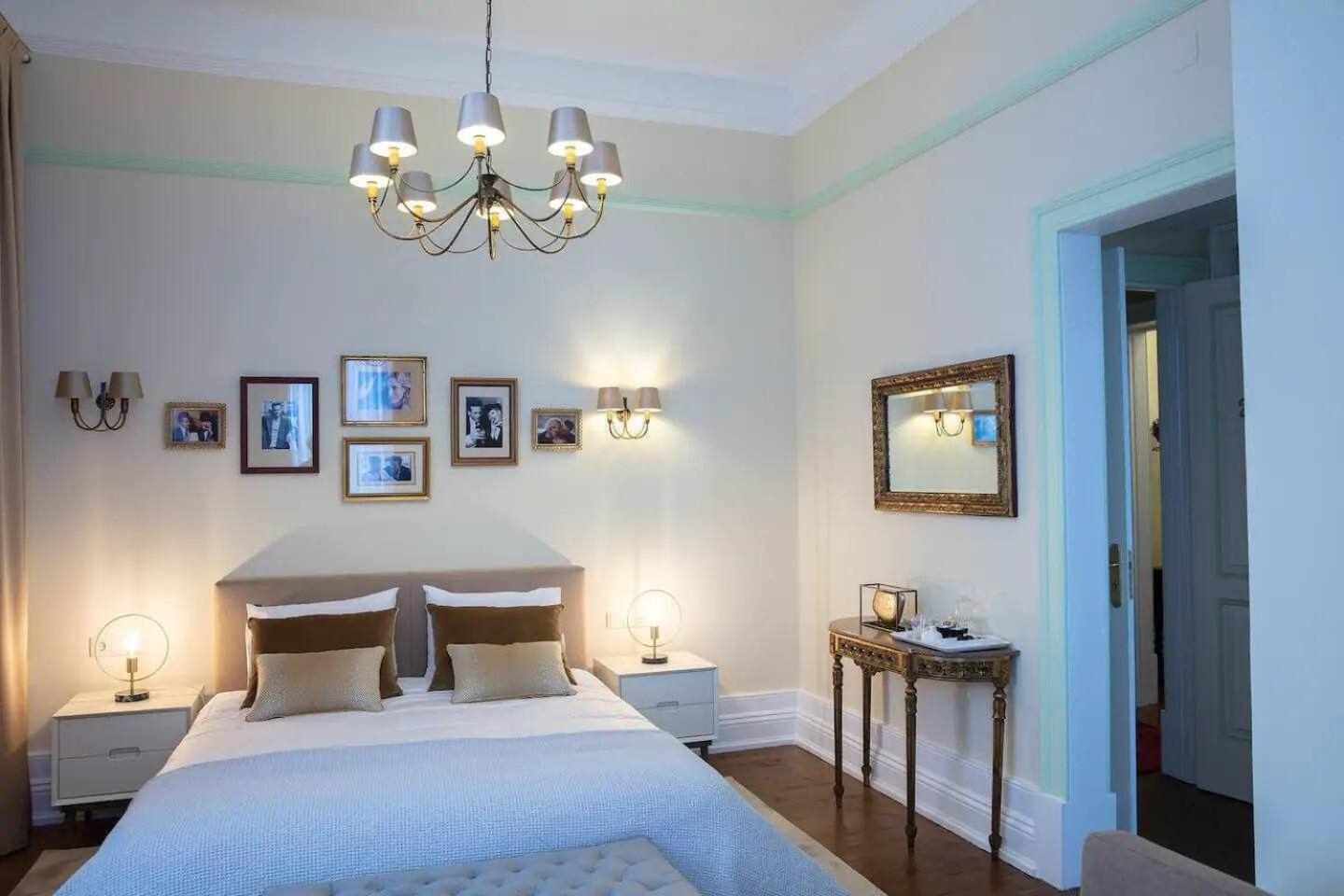 Deluxe Double Room with Side Sea View - Photo 35