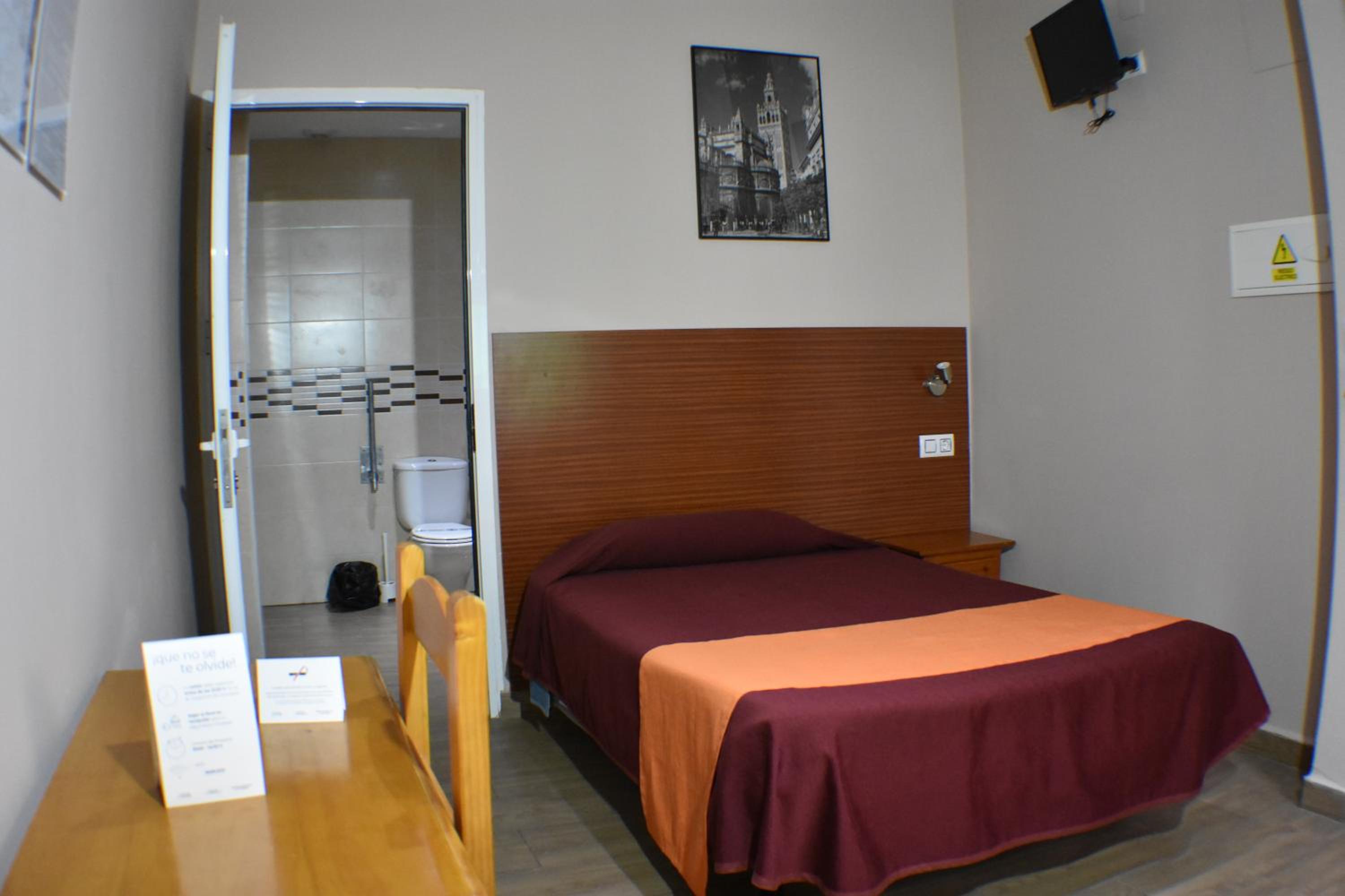 Basic Single Room photo 3
