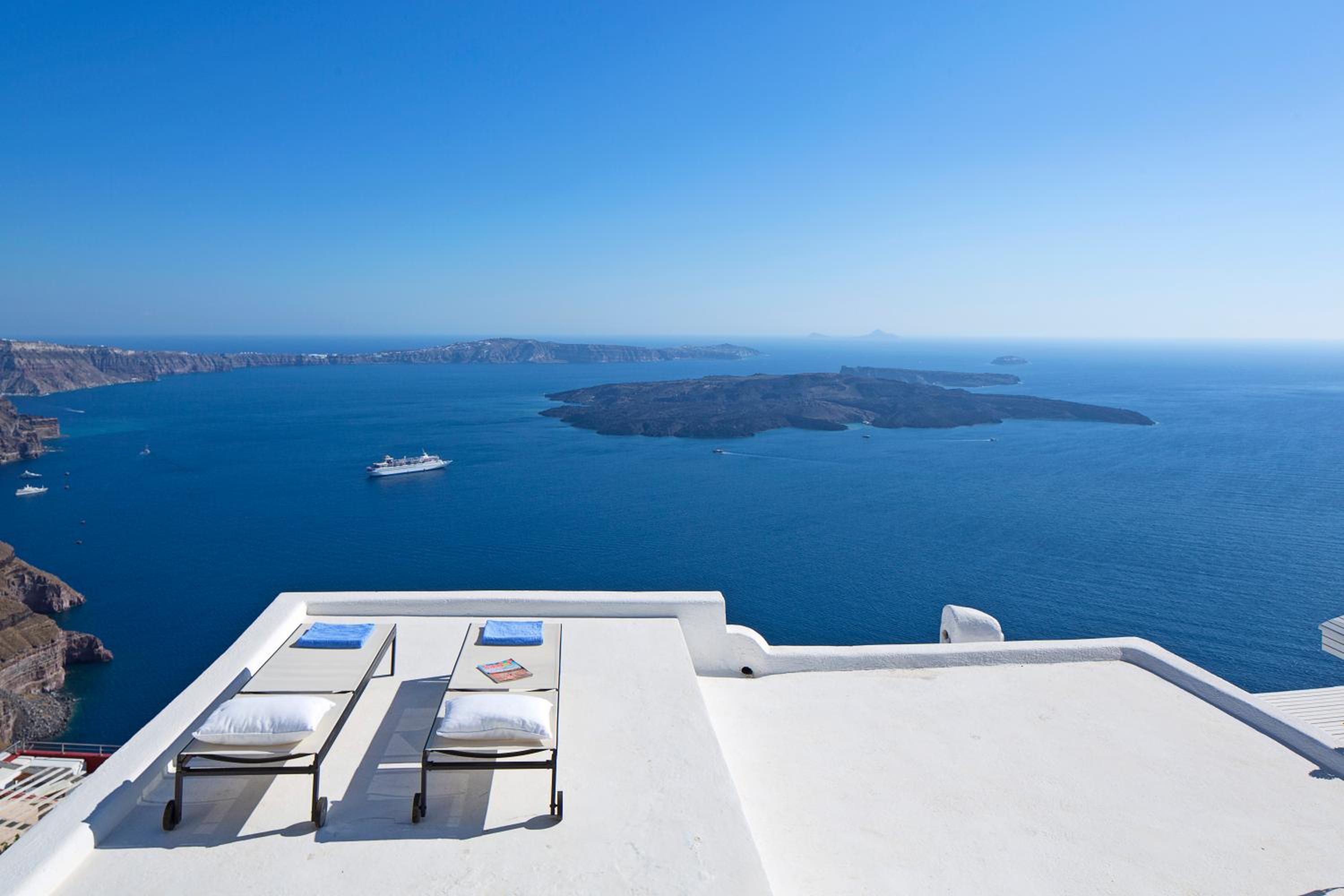 Three Bedroom Villa with Caldera View and Plunge Pool photo 3
