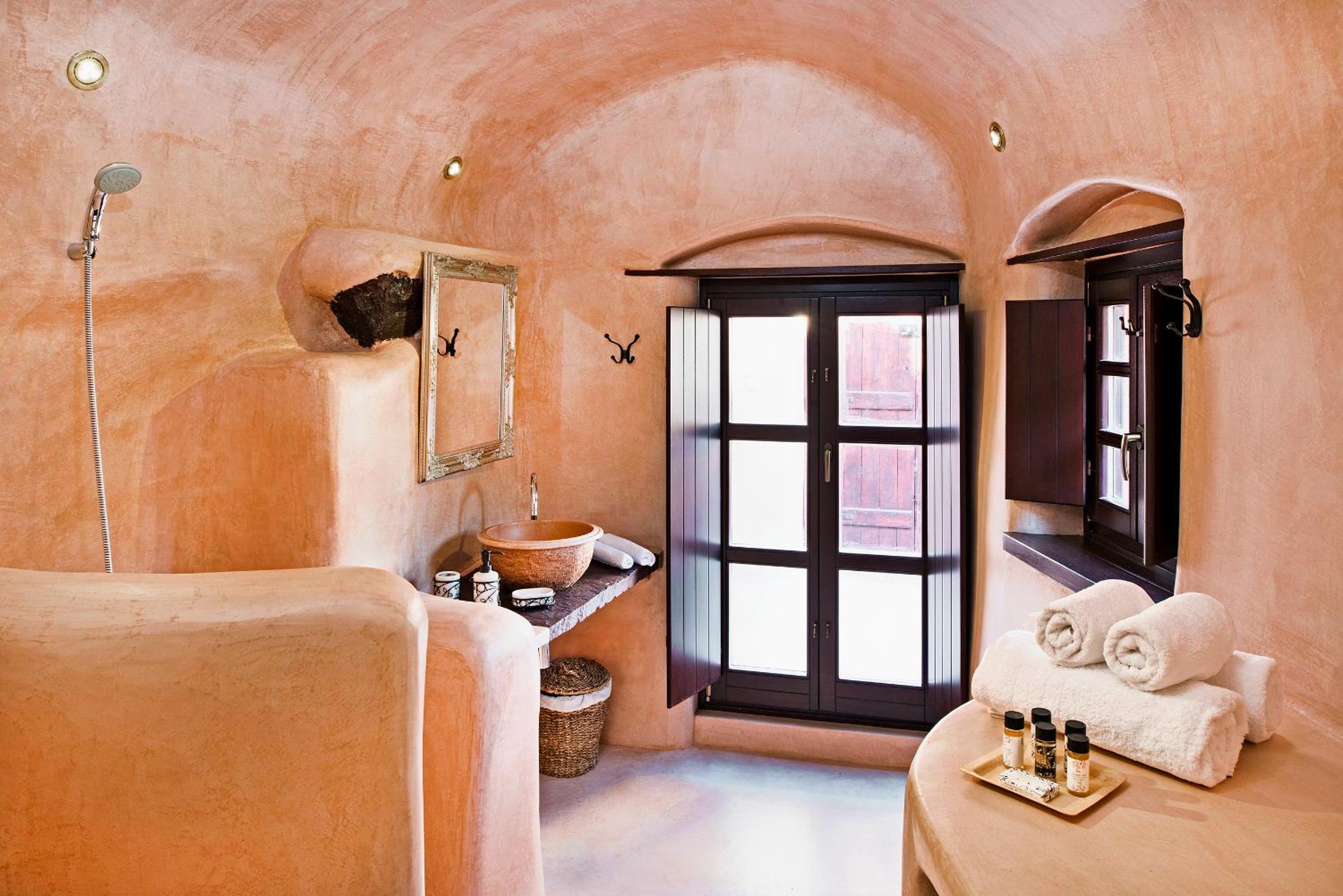 Deluxe Cave Suite photo 2