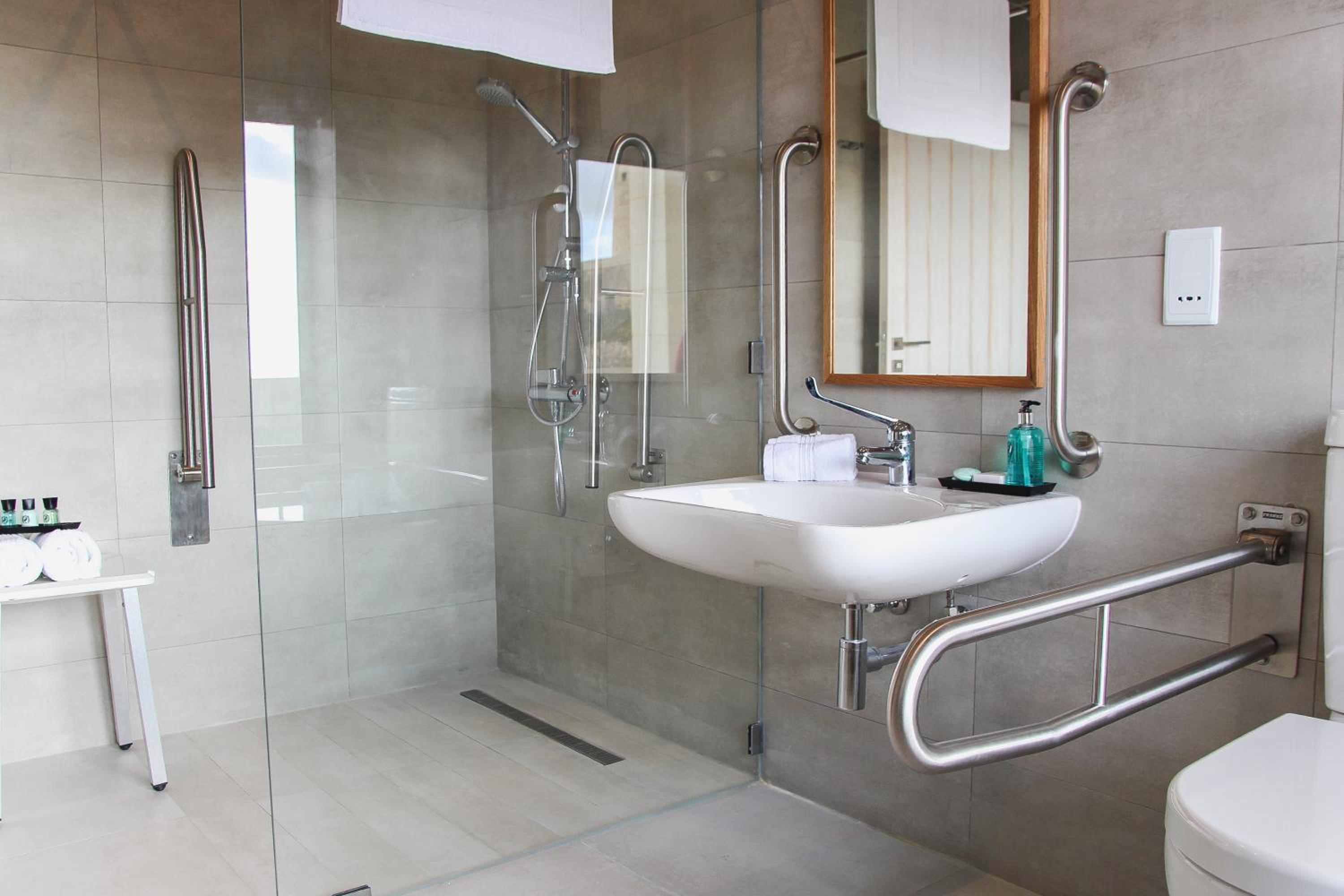 King Room - Disability Access photo 2