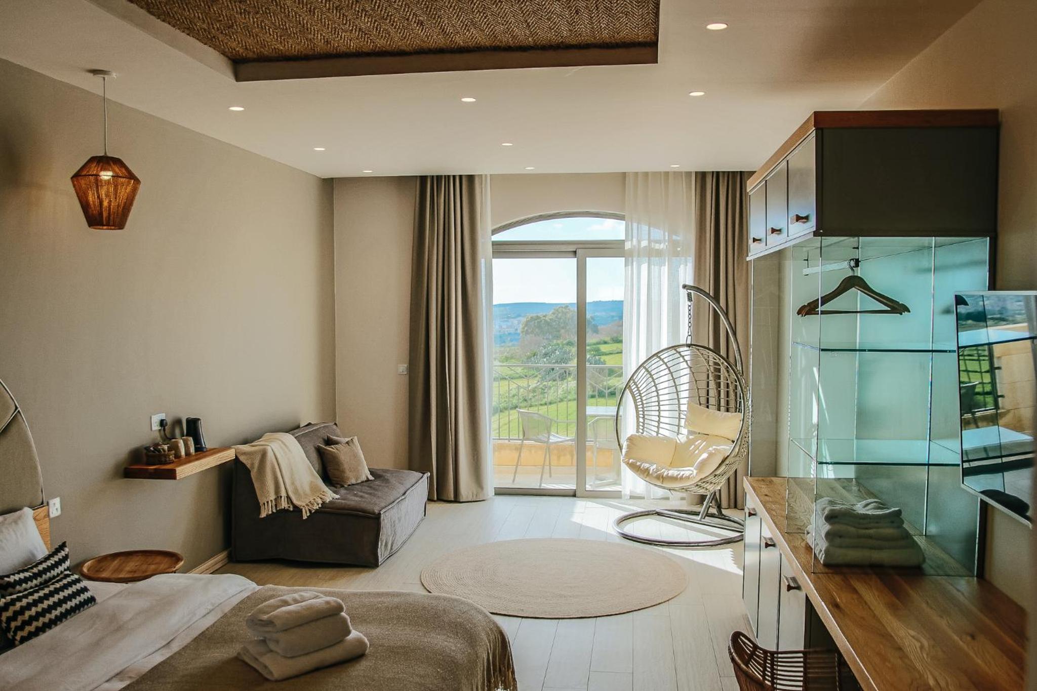 Family Room with Terrace - Photo 2