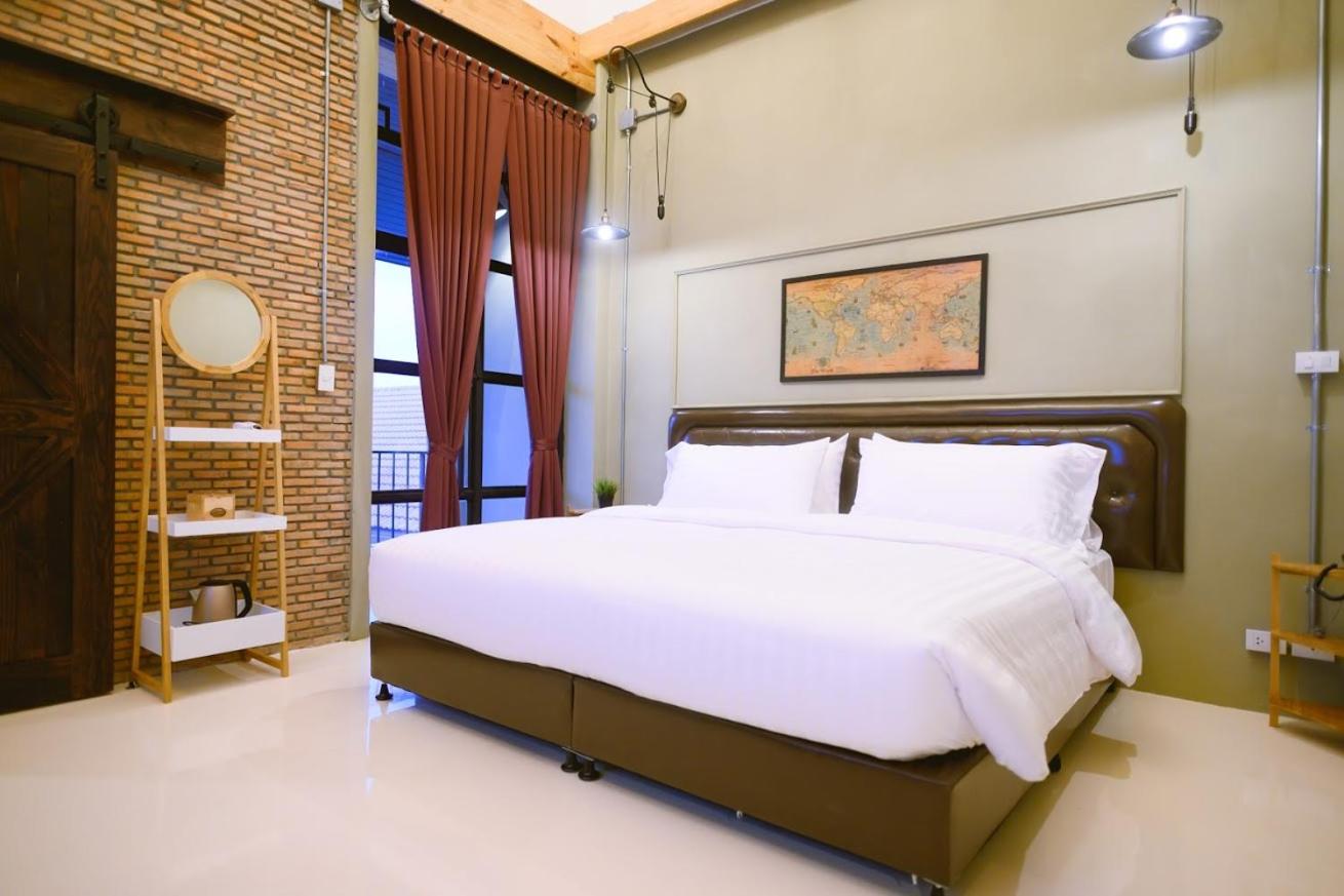 Deluxe King Room - Photo 4