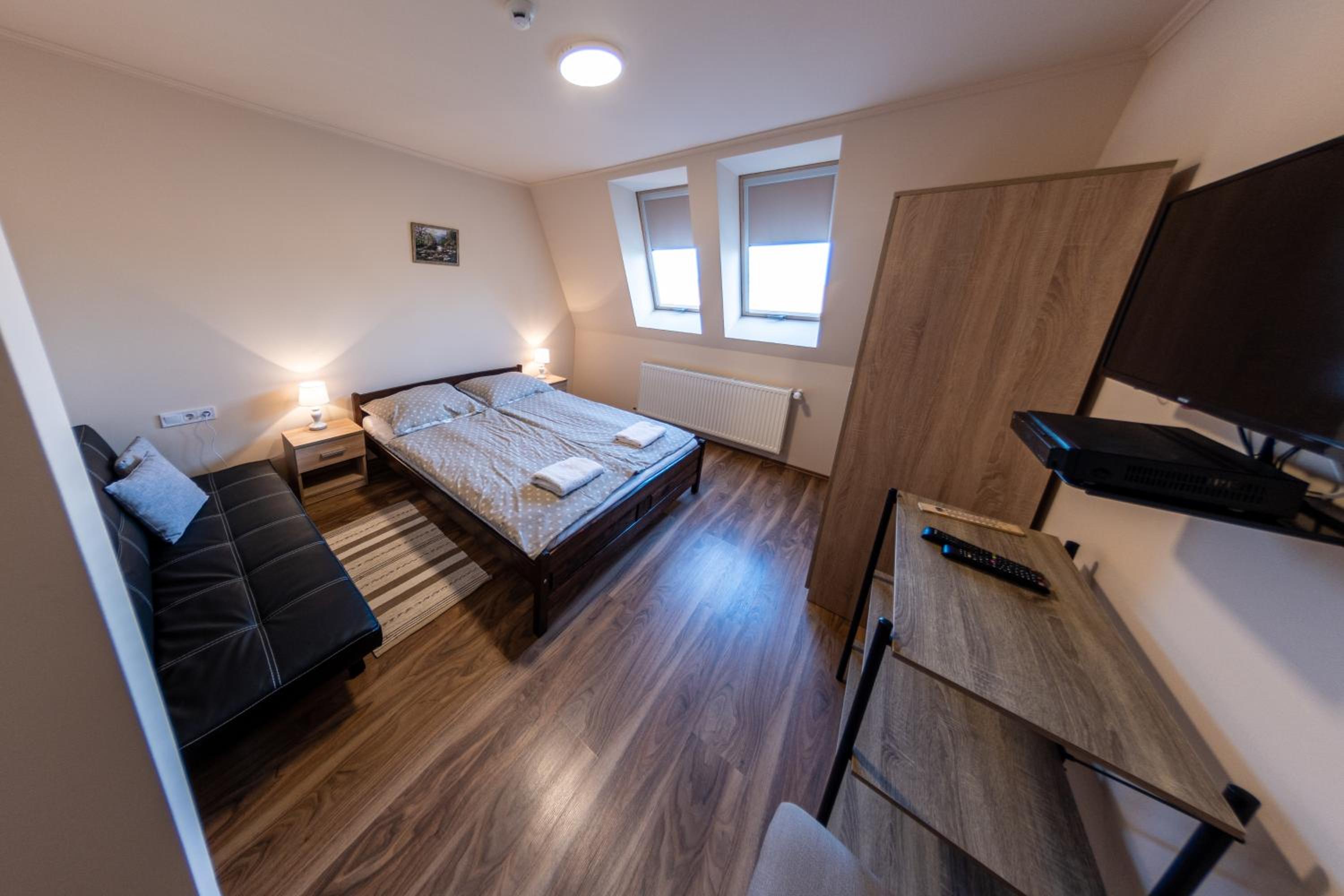 Standard Queen Room photo 2