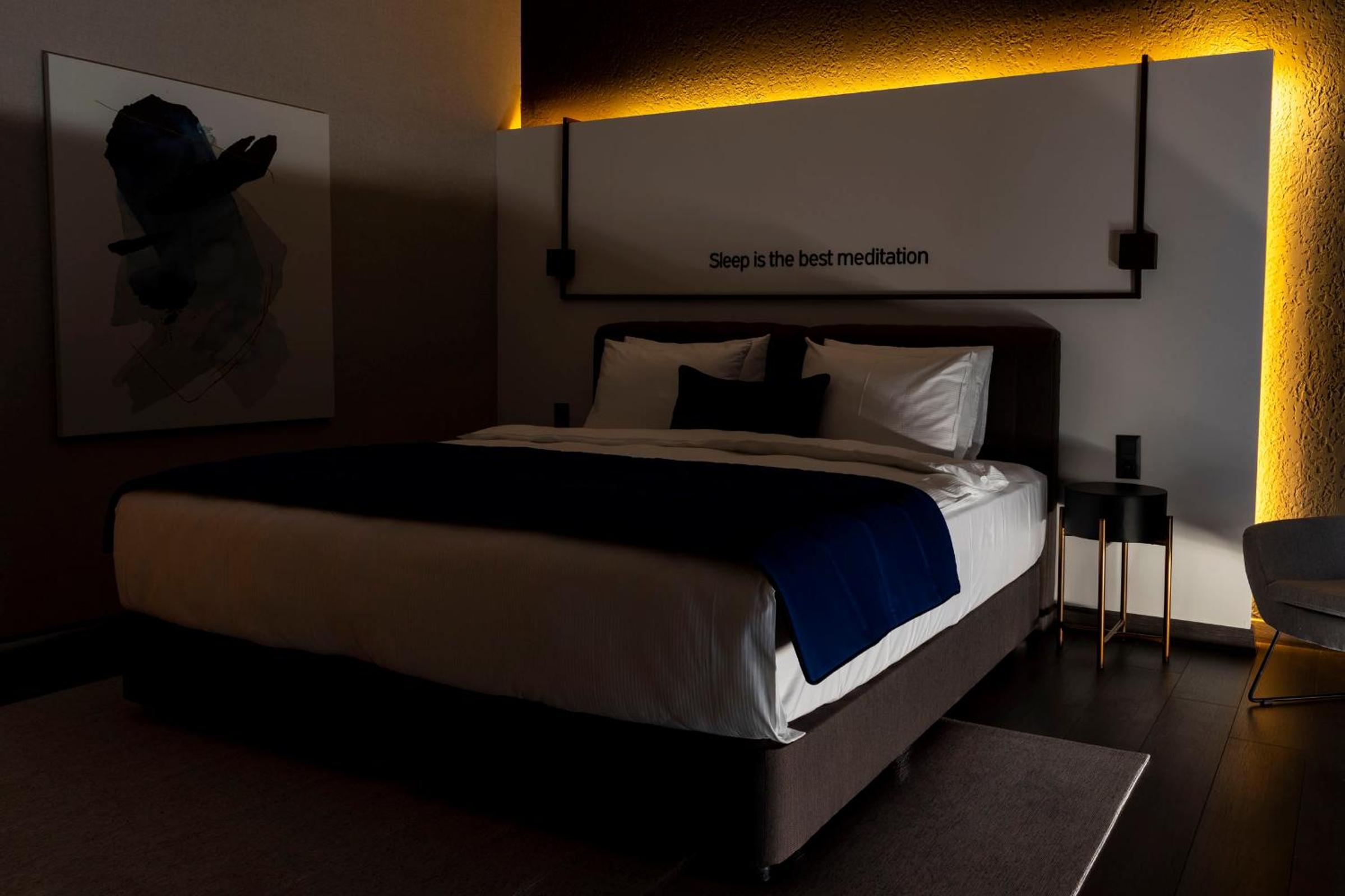 Luxury Double Room with Balcony - Photo 1