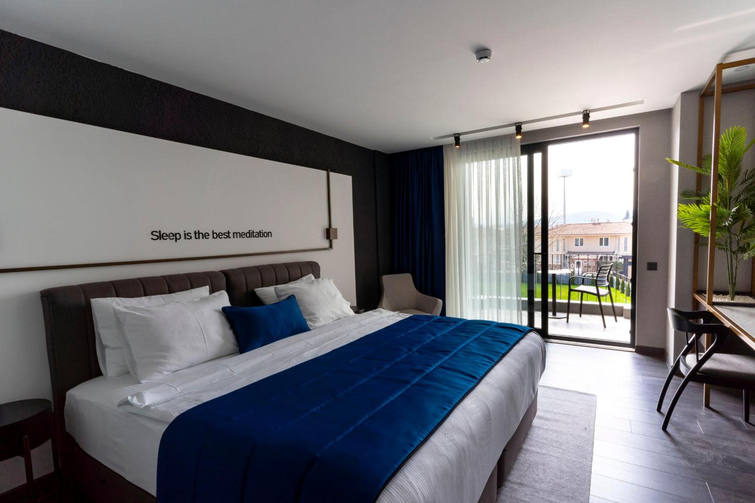 Deluxe Double Room with Balcony - Photo 5
