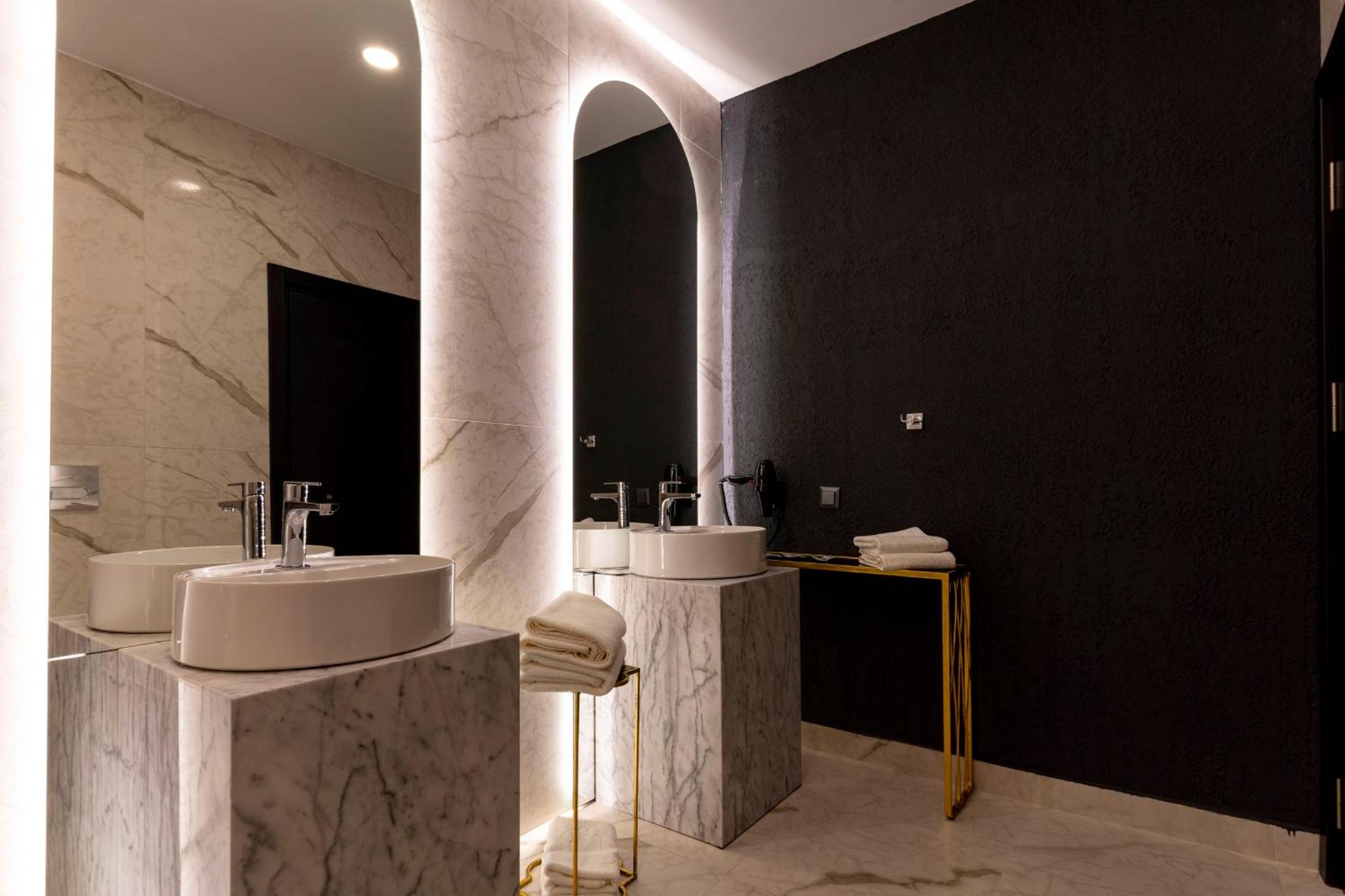 King Suite with Balcony - Photo 9