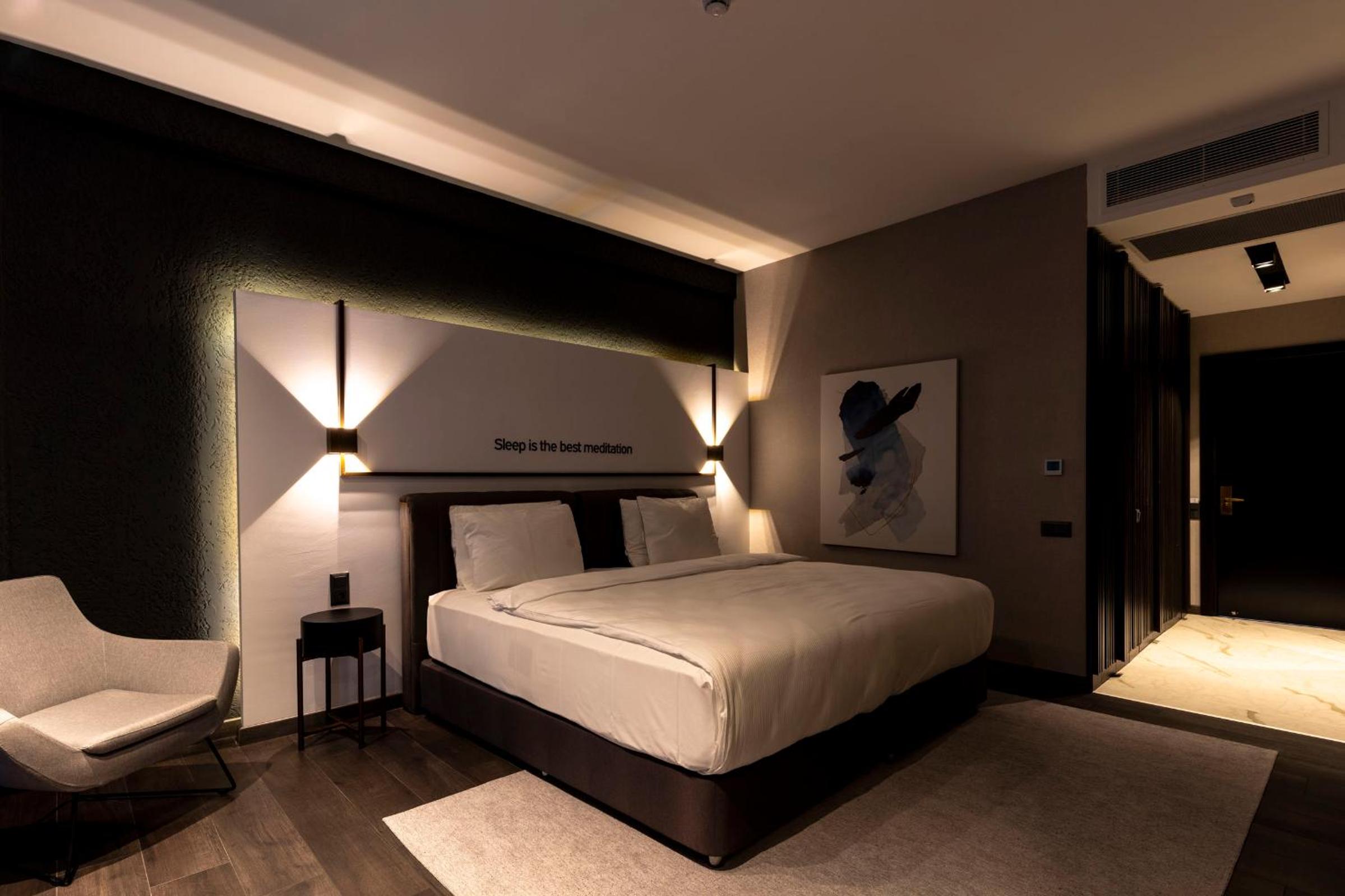 Luxury Double Room with Balcony - Photo 5