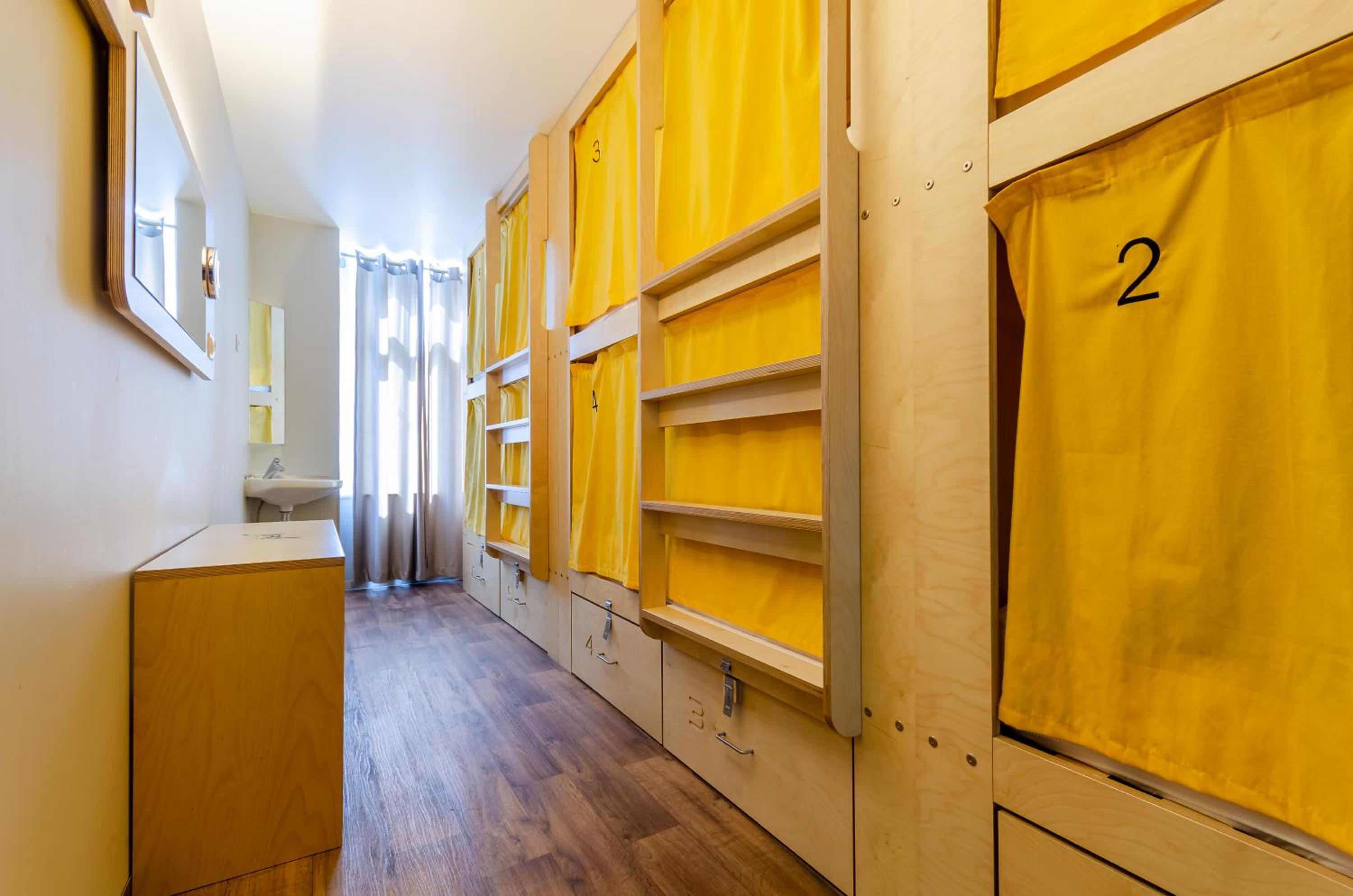 Bunk Bed in 6-Bed Female Dormitory Room photo 2