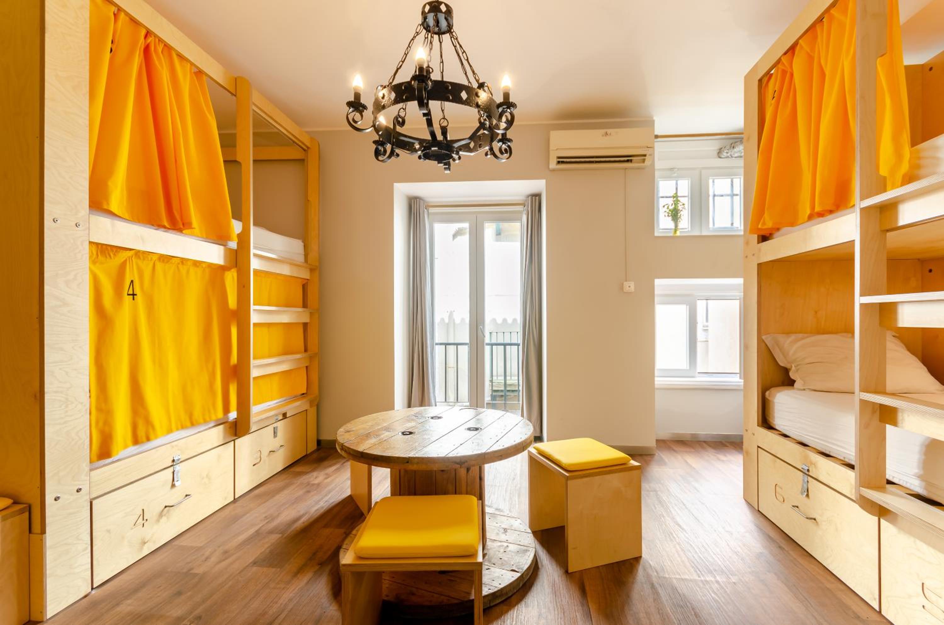 Bunk Bed in 6-Bed Female Dormitory Room with Private Bathroom photo 2