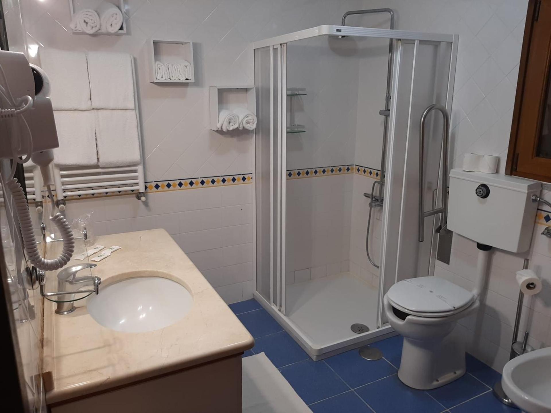 Quadruple Room - Photo 2