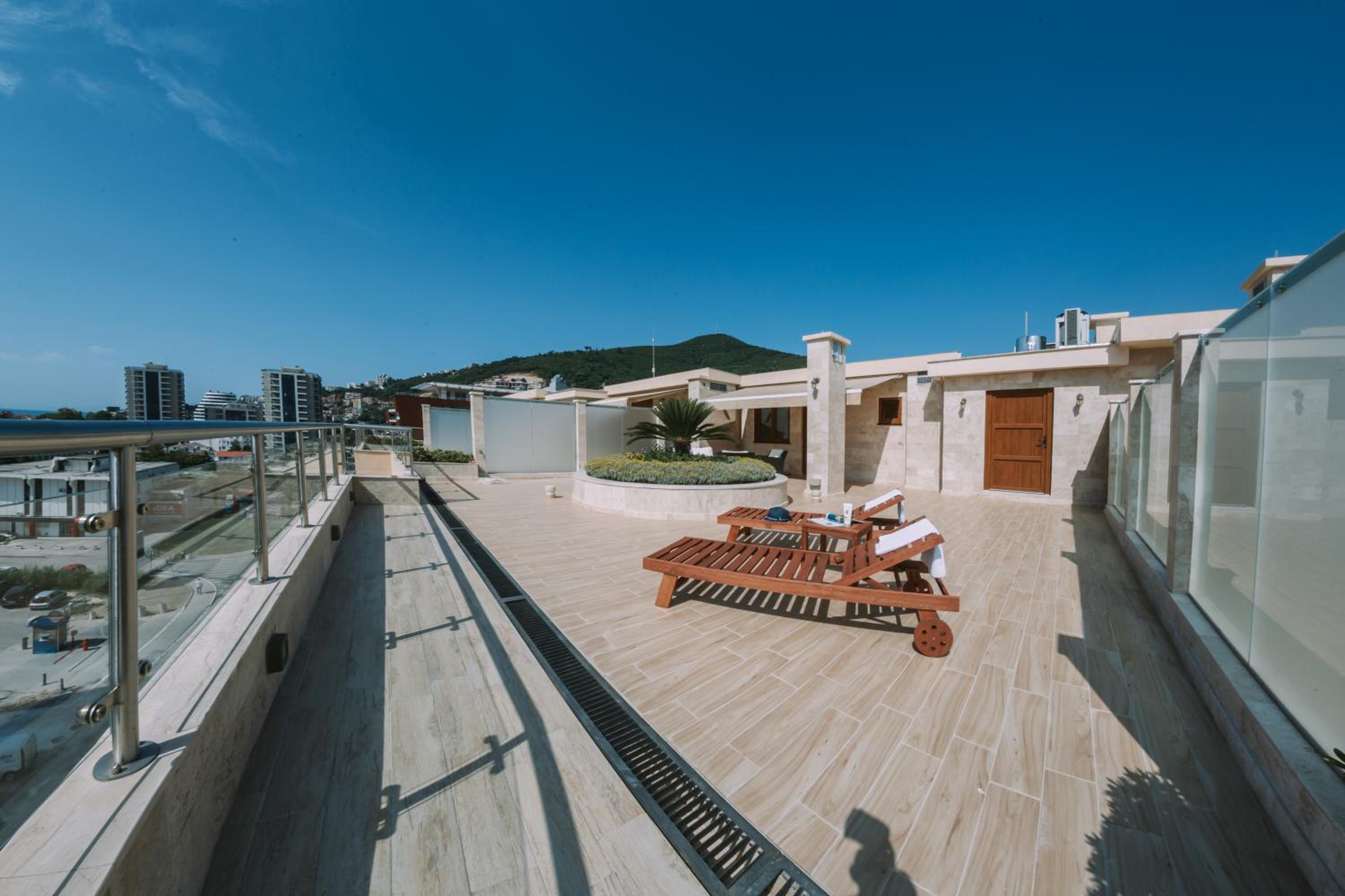 Studio with Terrace photo 2