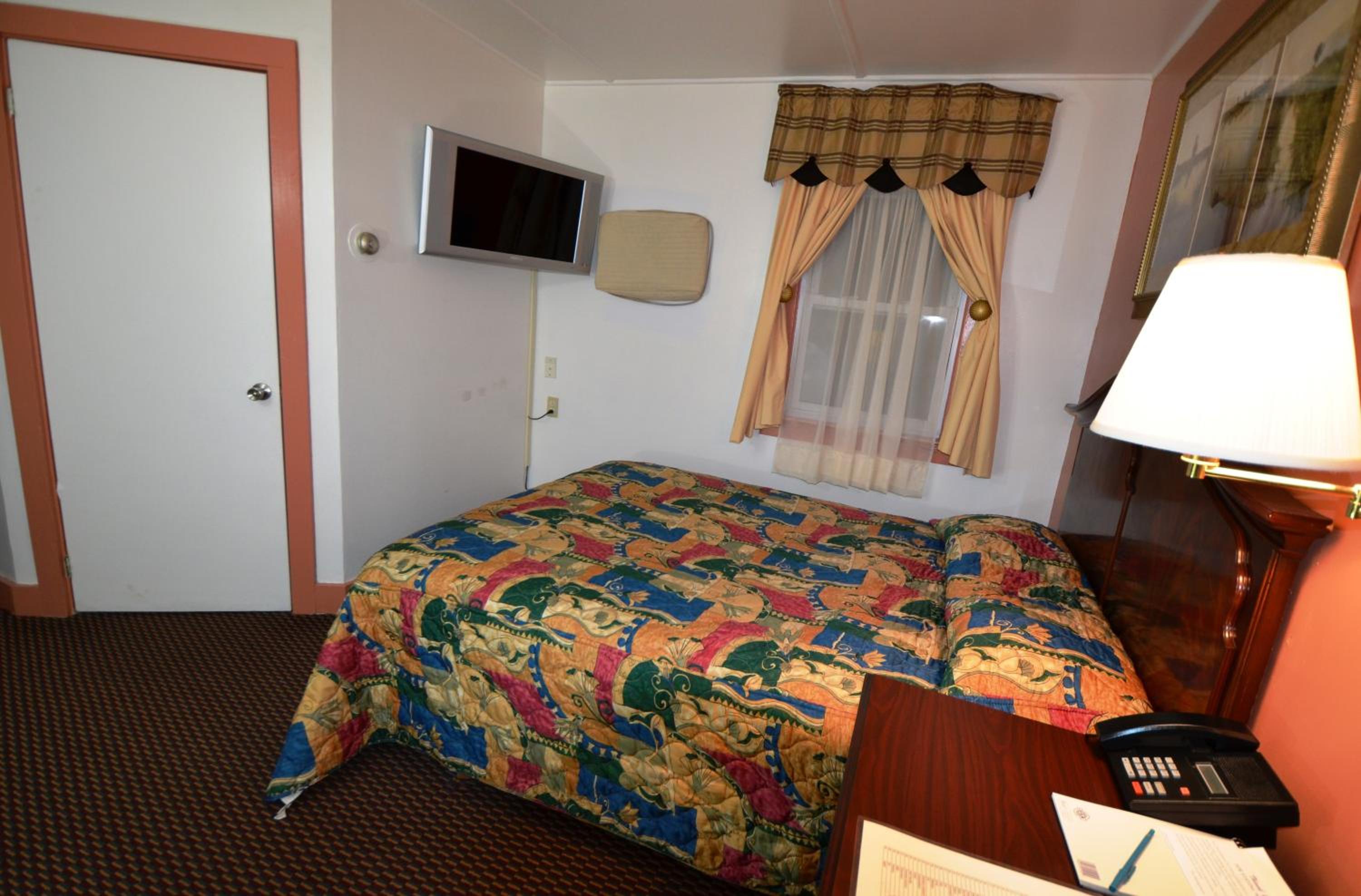 Queen Room - Photo 7