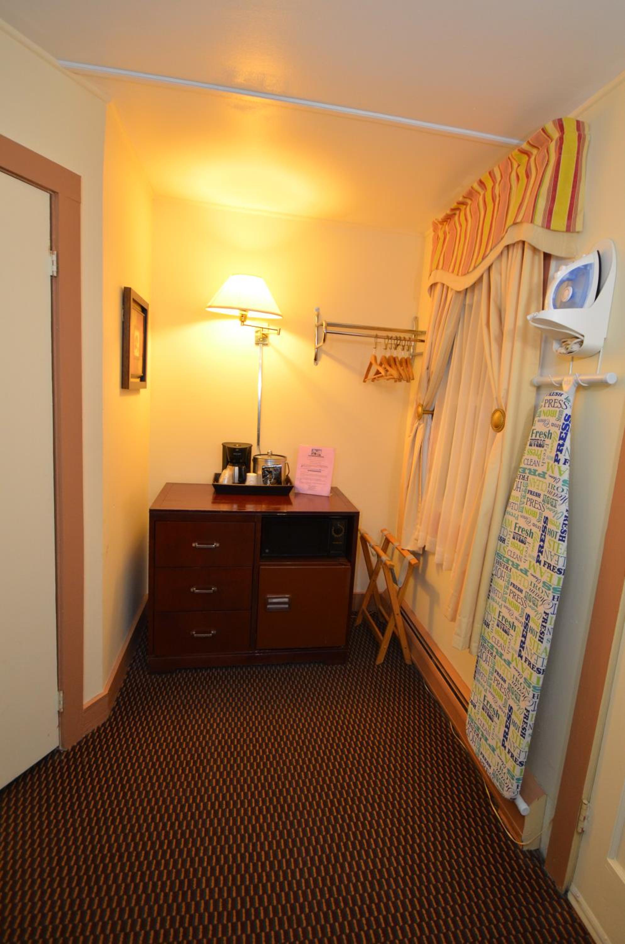 Queen Room - Photo 11