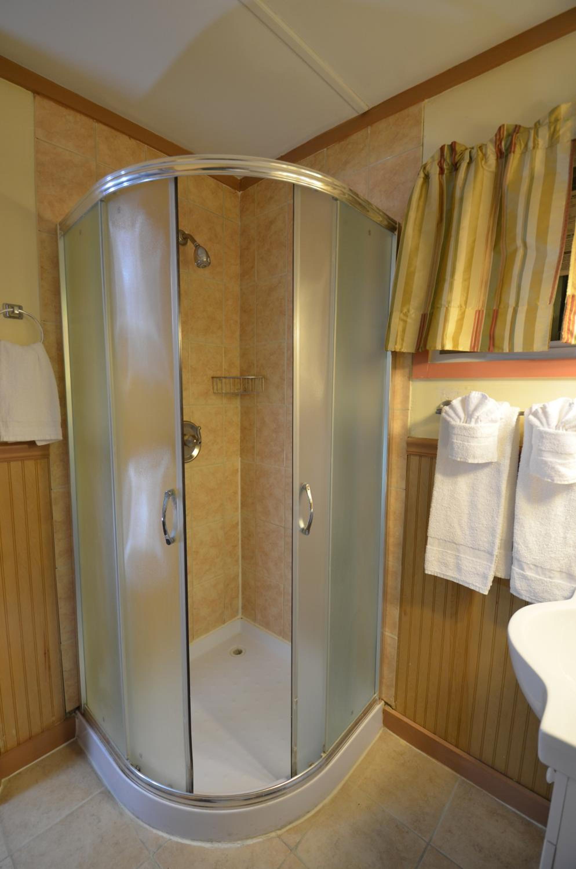 Queen Room - Photo 12
