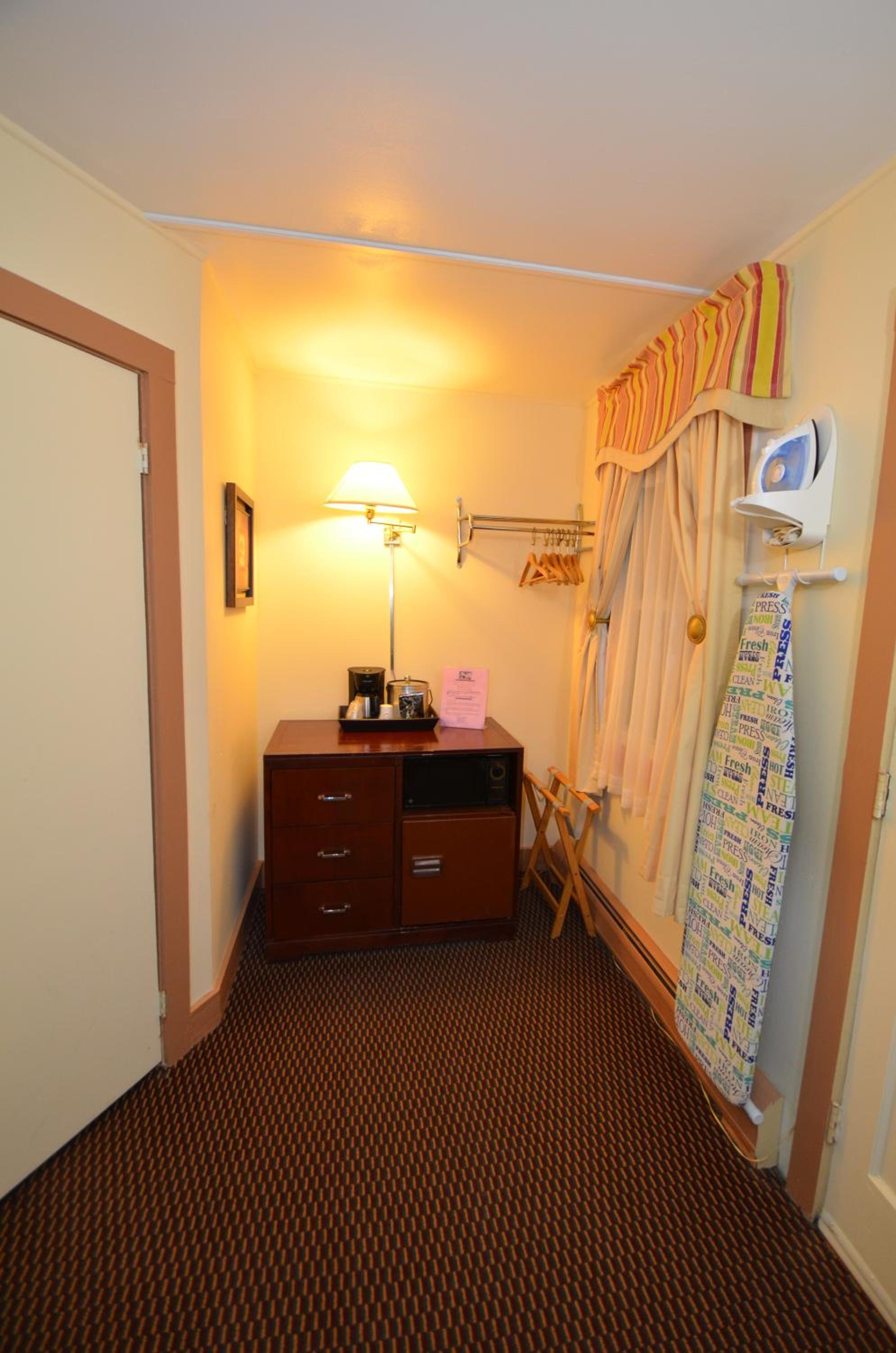 Queen Room - Photo 10