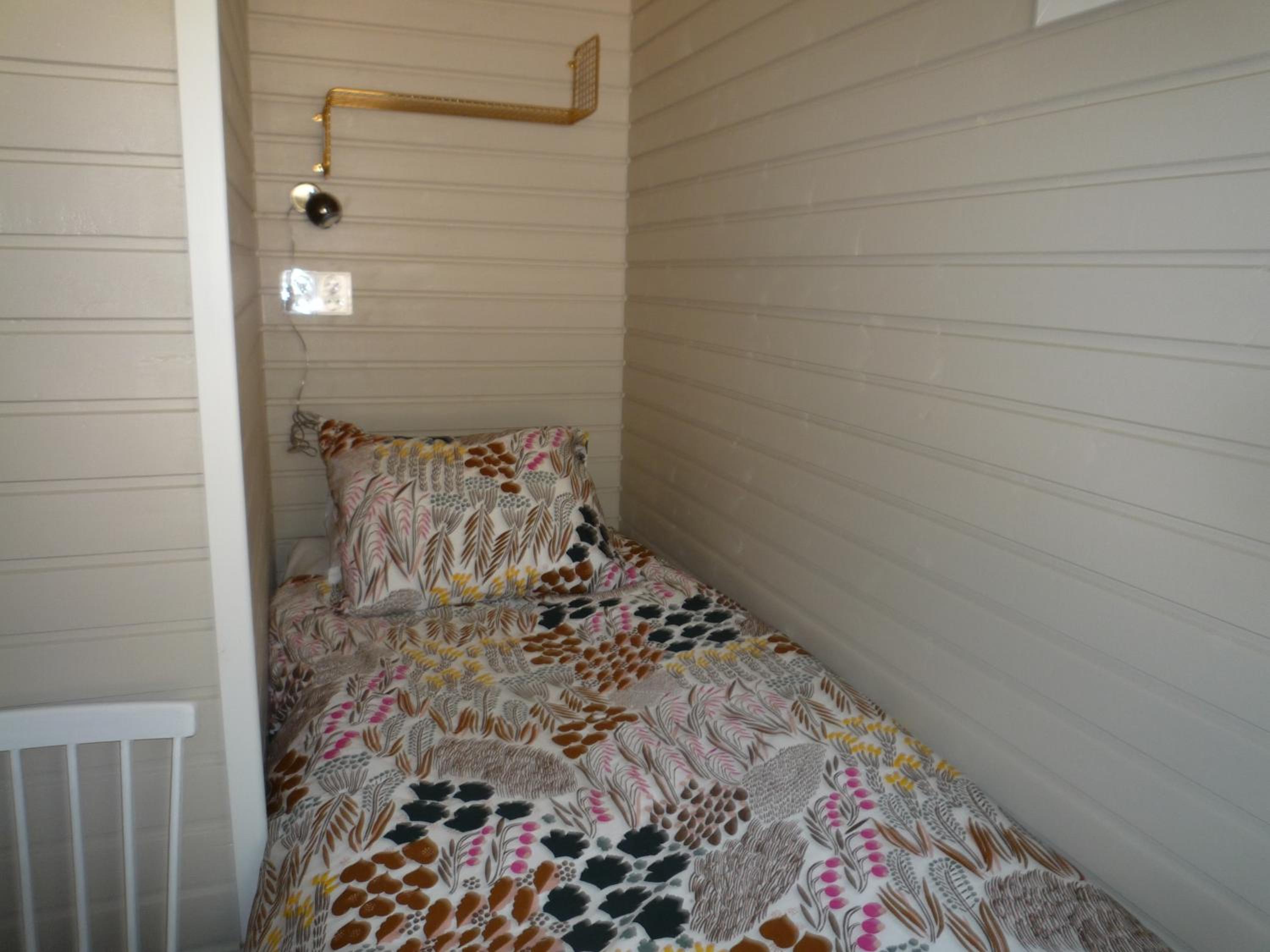 Single Room with with Shared Shower and Toilet photo 1