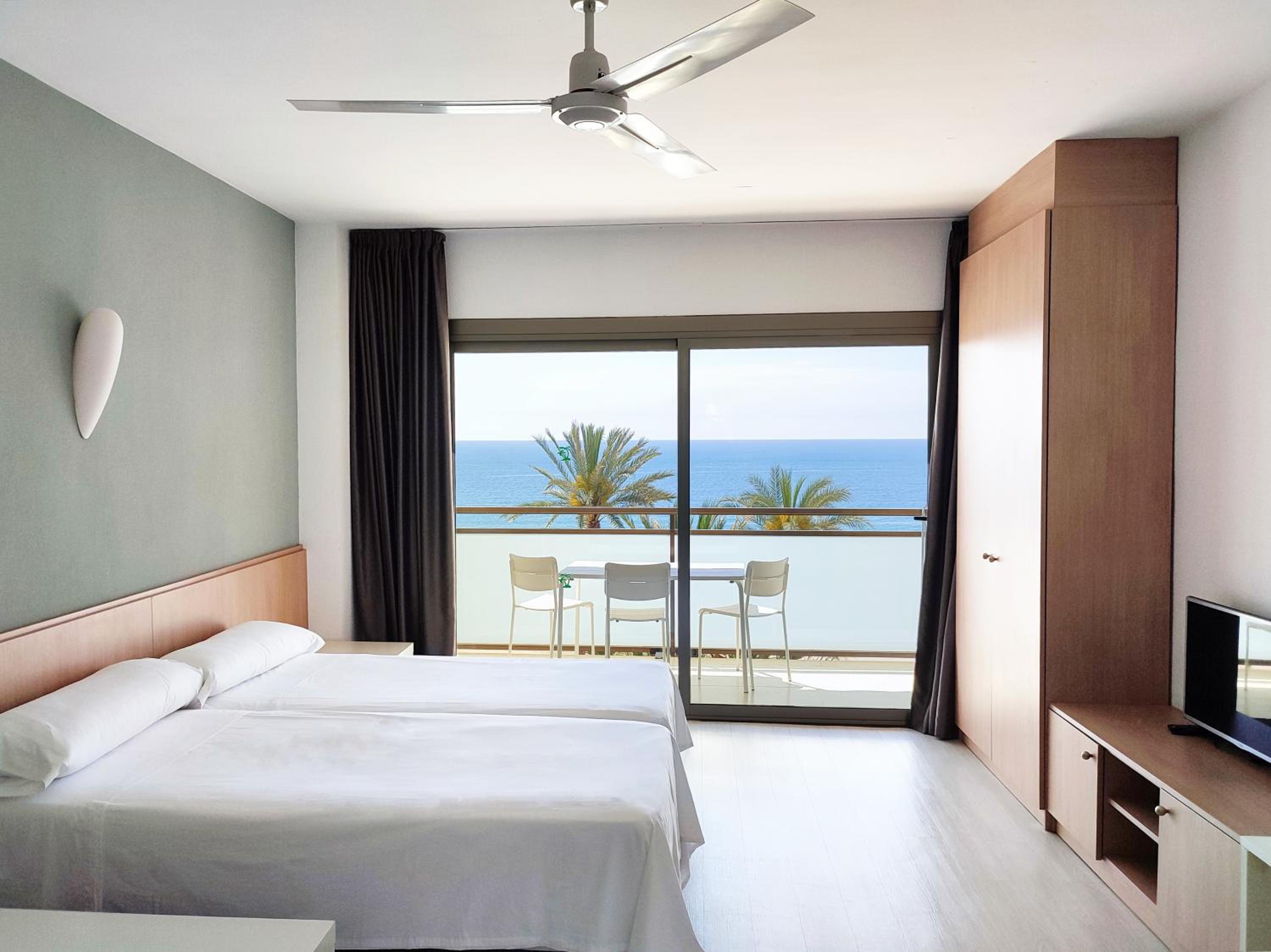 Estudio con vista al mar